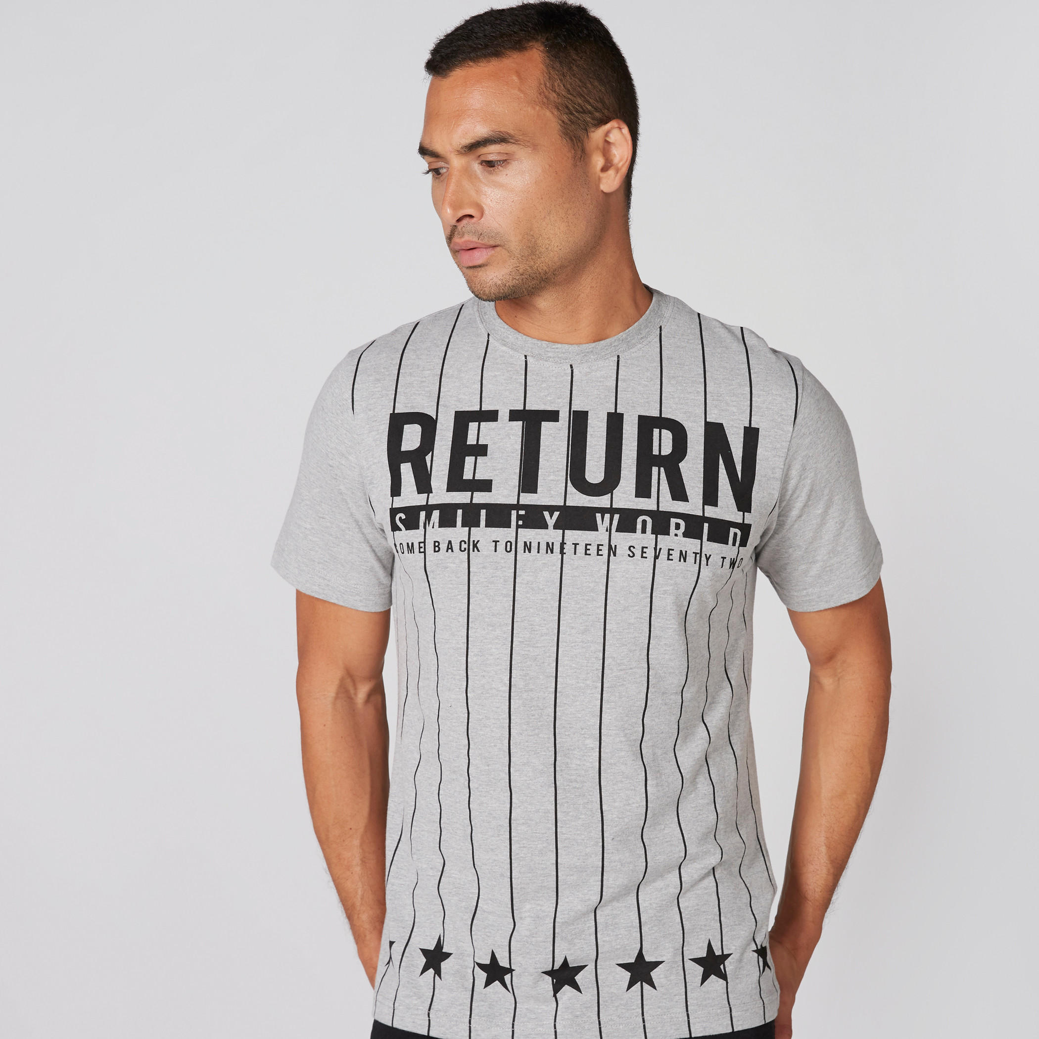 تيشيرت بياقة ضيّقة وأكمام قصيرة وطبعات سمايلي وورلد-men-clothing-tshirtsandpolos-tshirts-image-3