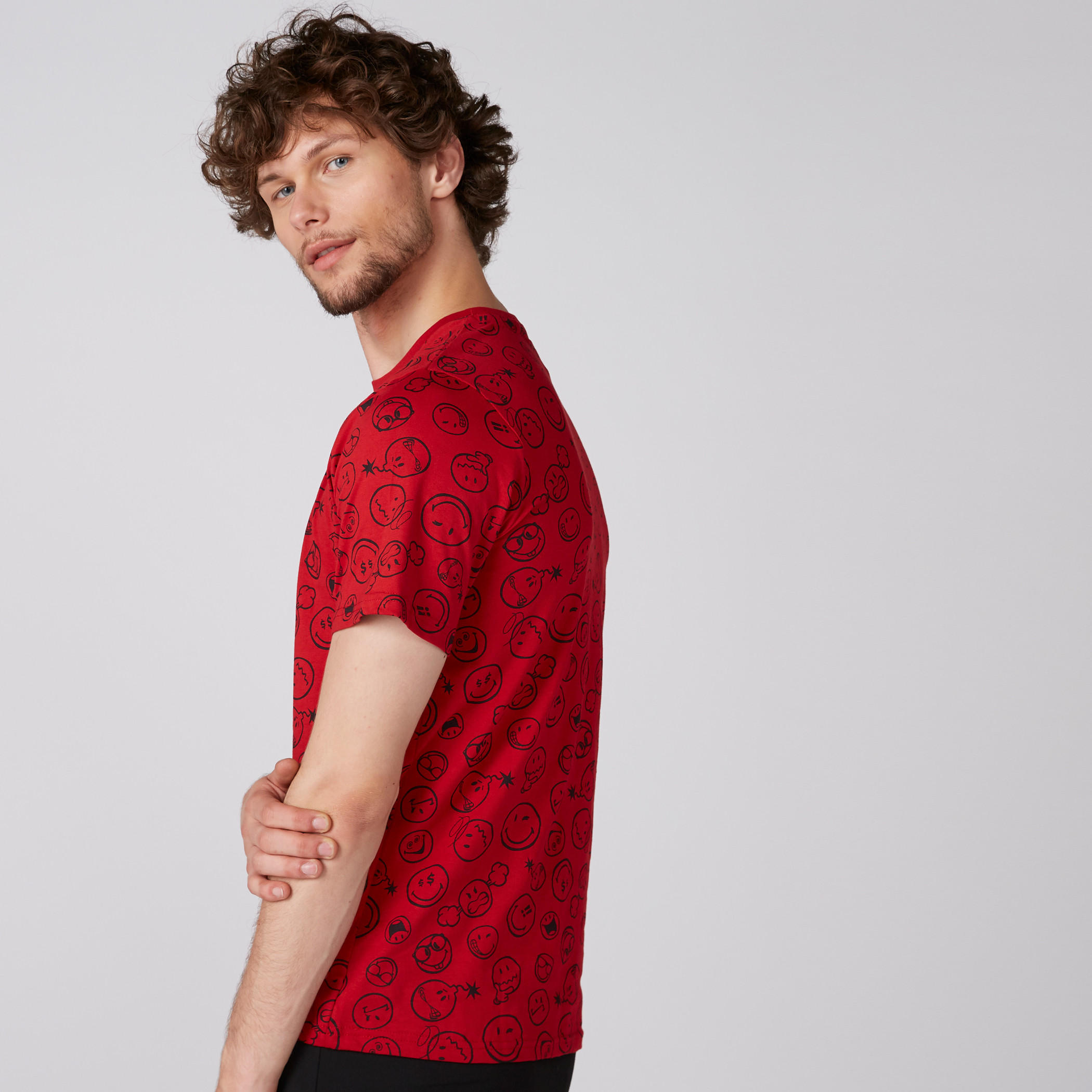 تيشيرت بياقة ضيّقة وأكمام قصيرة وطبعات سمايلي وورلد-men-clothing-tshirtsandpolos-tshirts-image-3