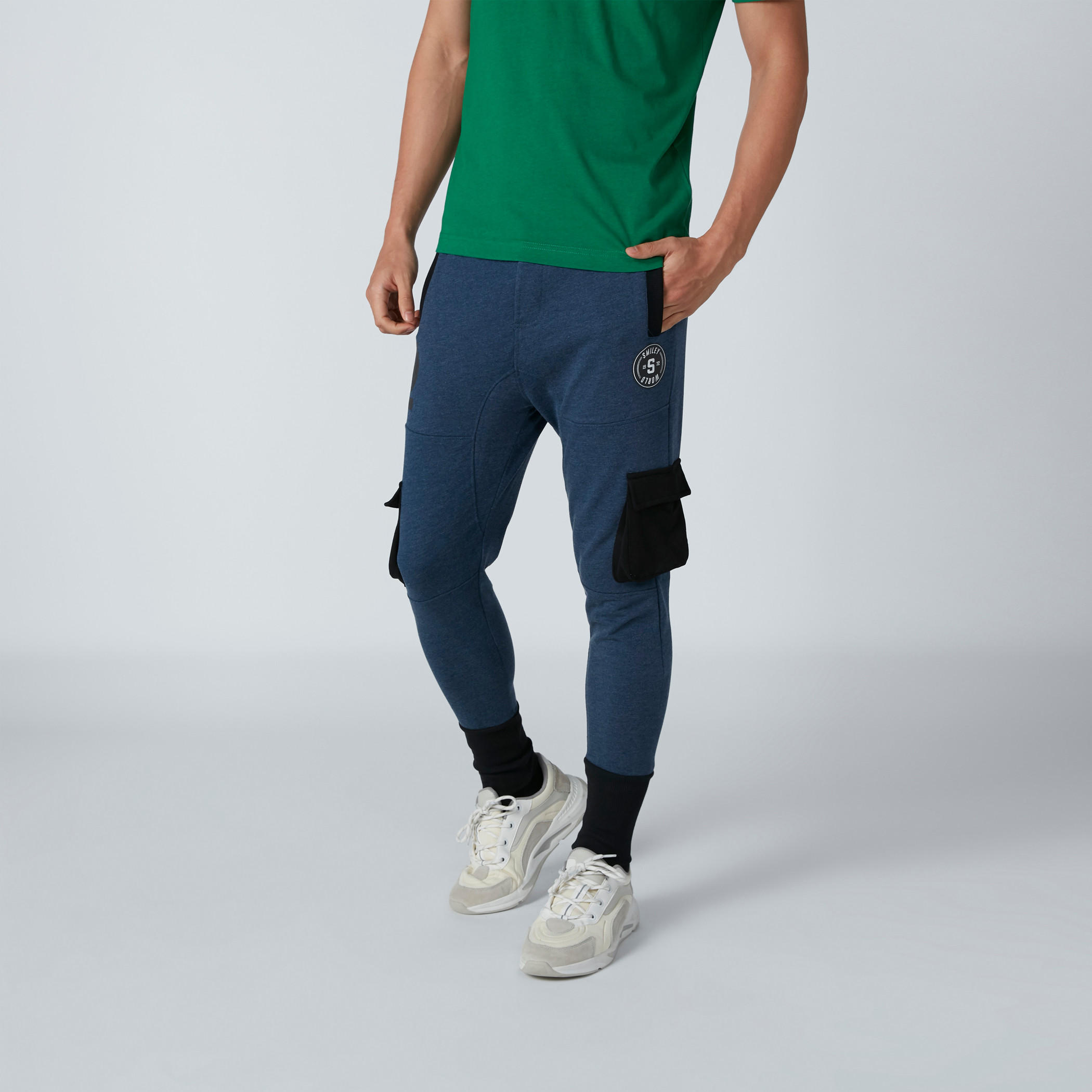 بنطال رياضي بأساور واسعة وجيوب وطبعات سمايلي وورلد-men-clothing-bottoms-joggers-image-1