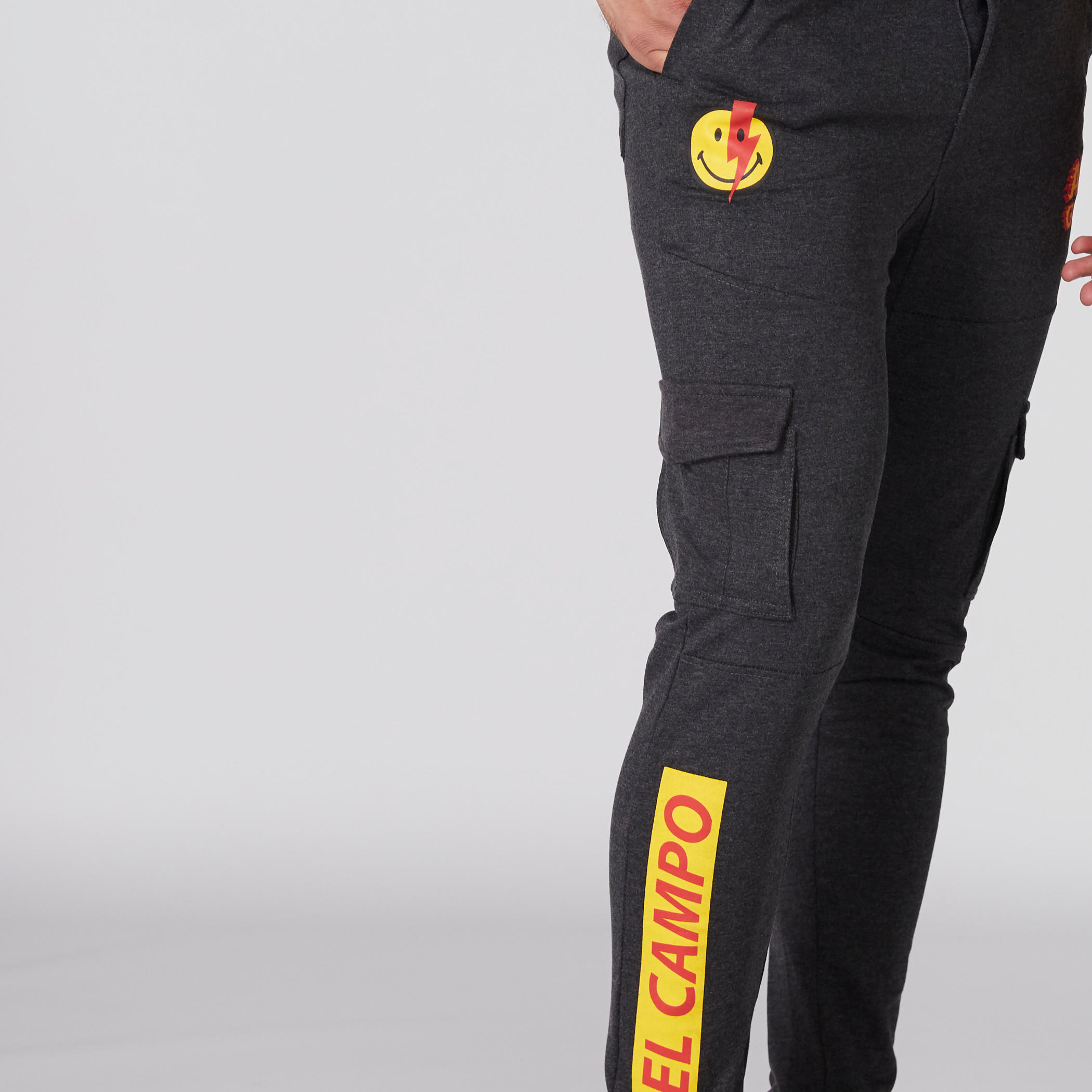 بنطال رياضي بجيوب وطبعات سمايلي وورلد-men-clothing-bottoms-joggers-image-4