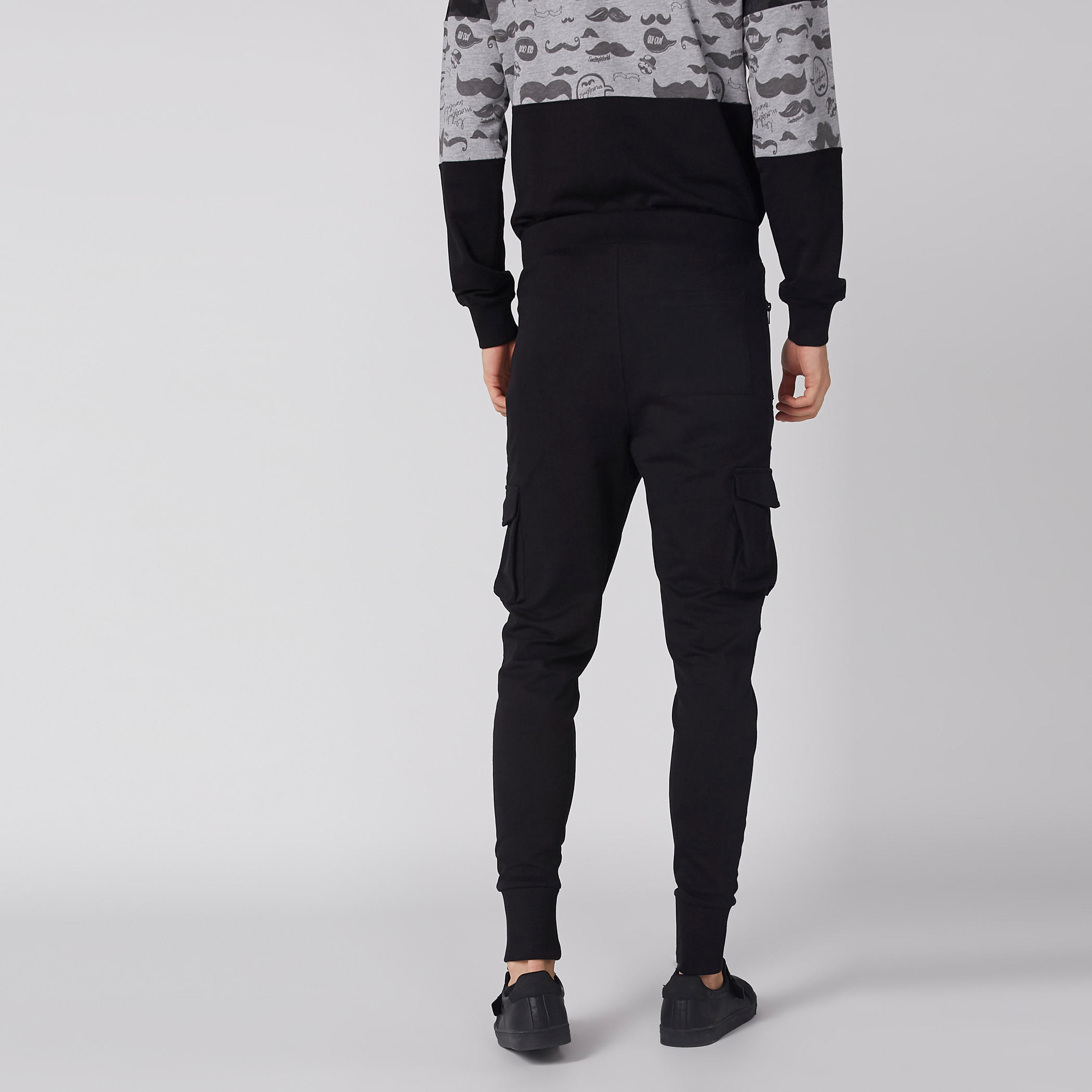 بنطال رياضي طويل بجيوب وطبعات سمايلي وورلد-men-clothing-bottoms-joggers-image-2