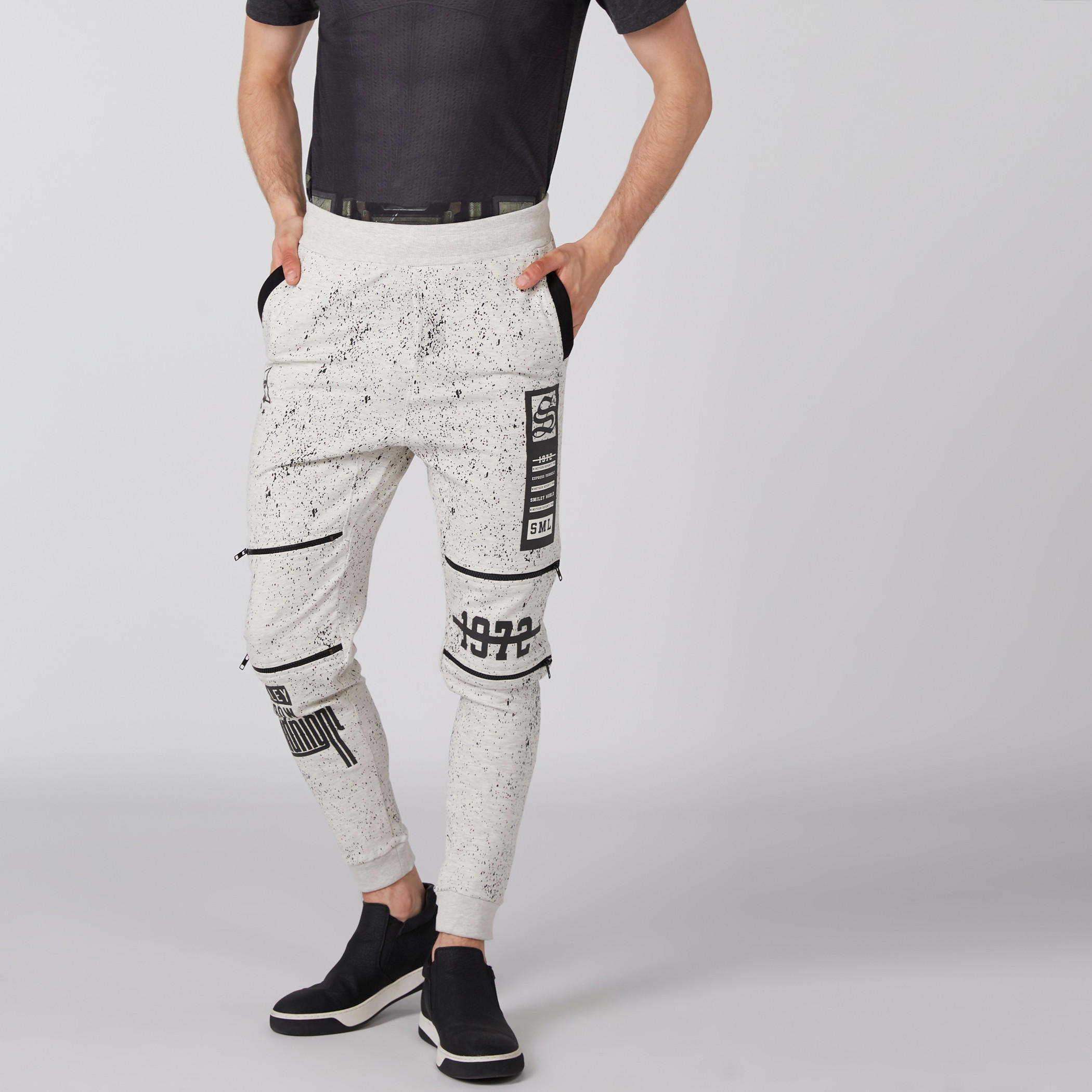 بنطال رياضي بخصر مطّاطي وطبعات سمايلي وورلد-men-clothing-bottoms-joggers-image-1