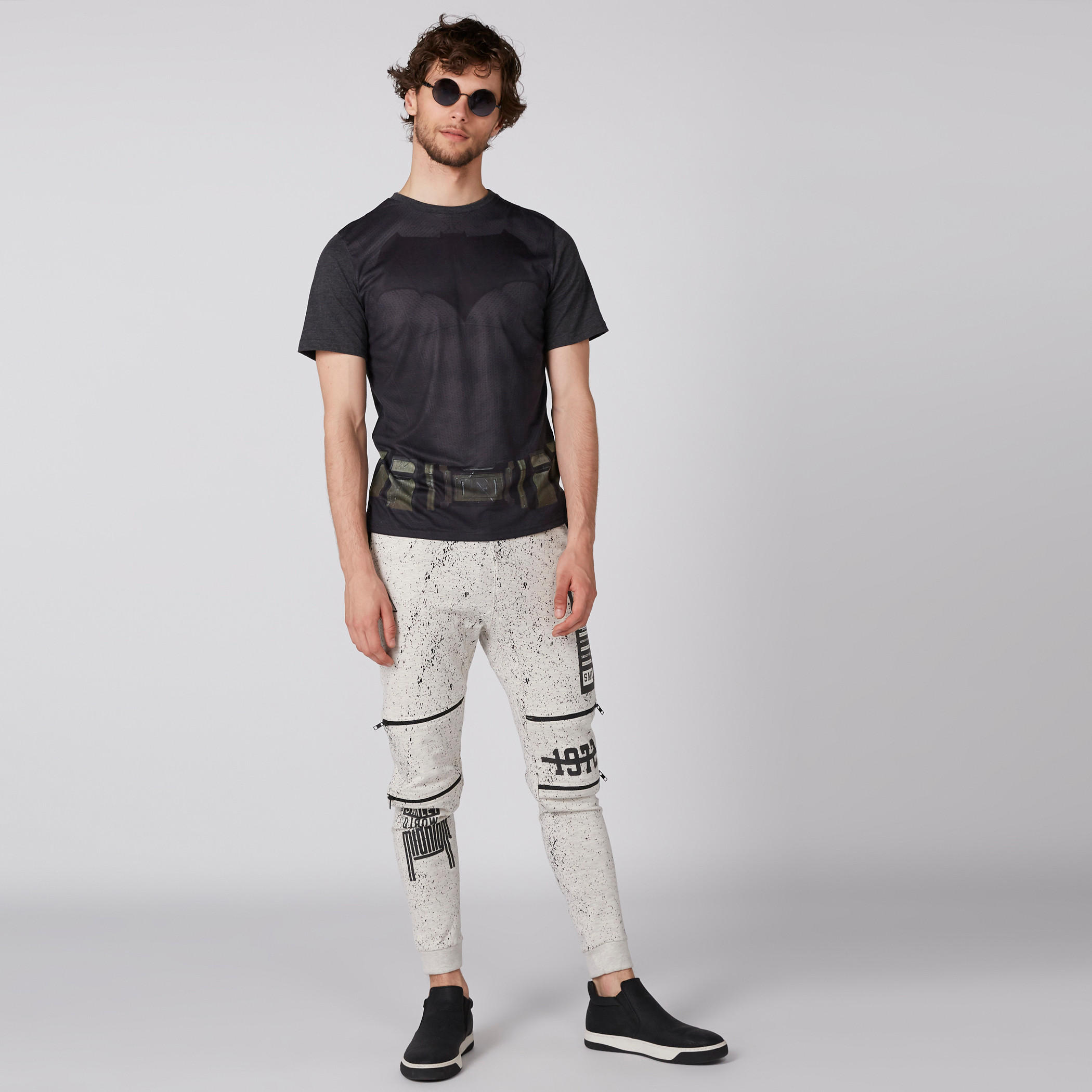 بنطال رياضي بخصر مطّاطي وطبعات سمايلي وورلد-men-clothing-bottoms-joggers-image-2