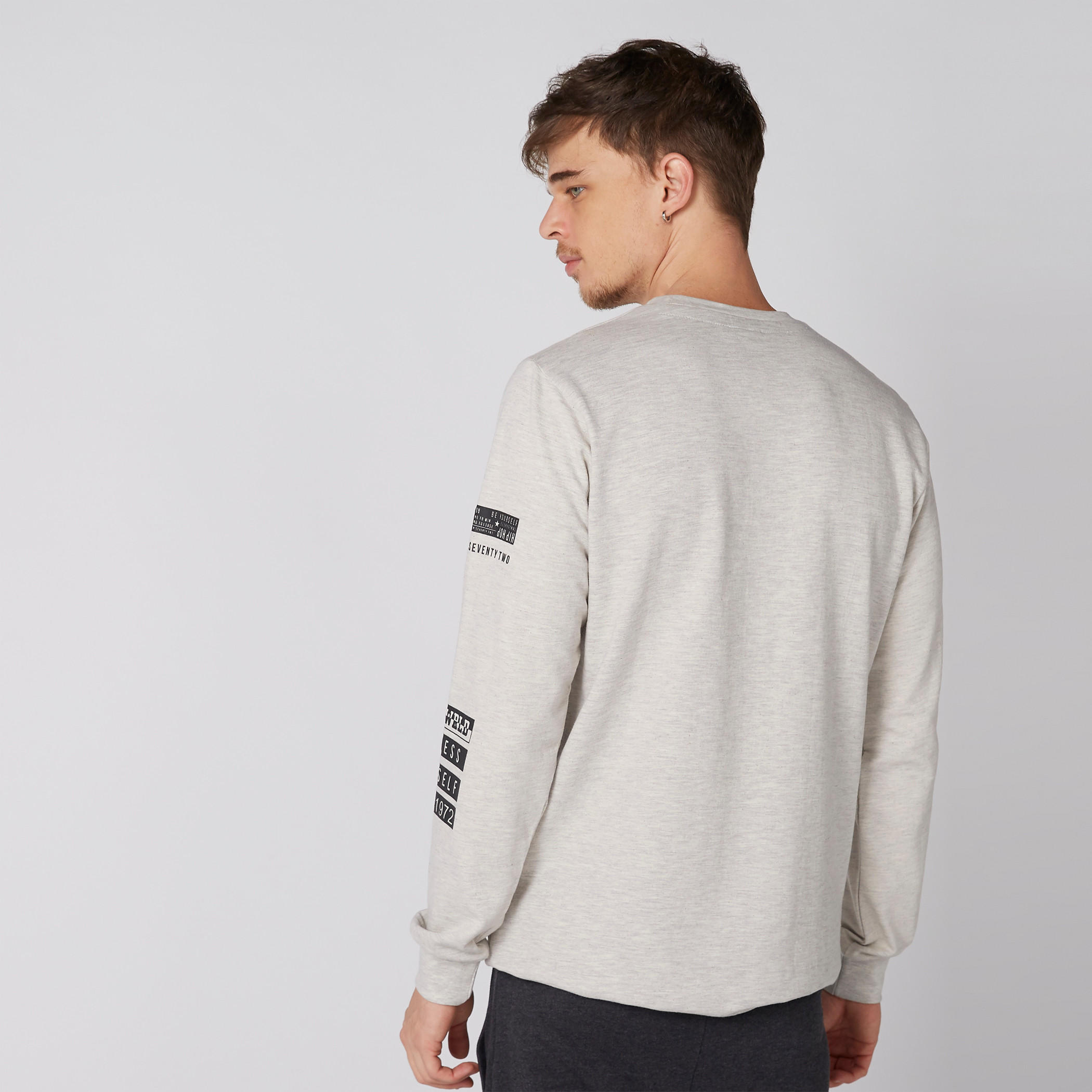 سويت شيرت بياقة ضيّقة وأكمام طويلة وطبعات سمايلي وورلد-men-winterwear-hoodiesandsweatshirts-image-2