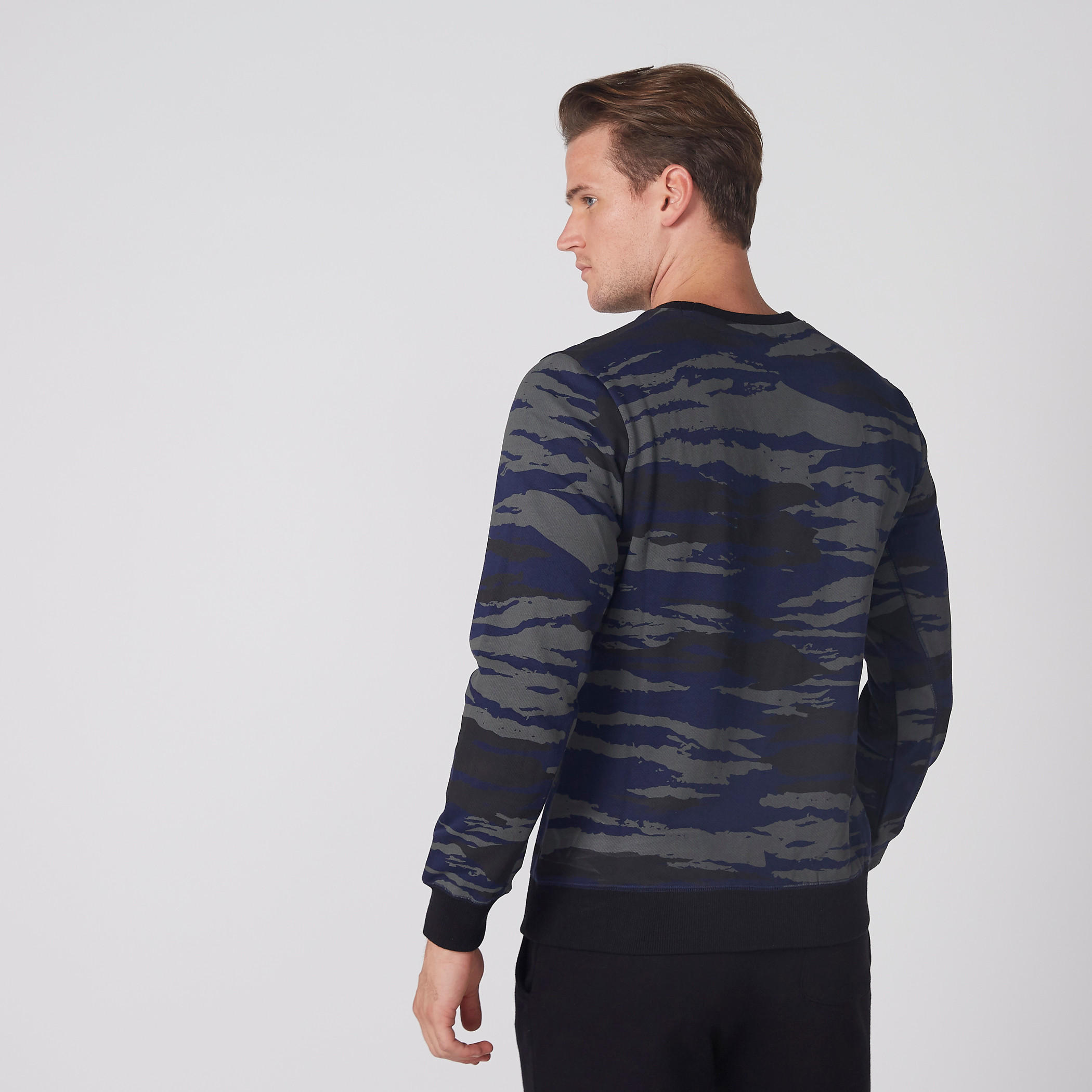 سويت شيرت بياقة مستديرة وأكمام طويلة وطبعات سمايلي وورلد-men-winterwear-hoodiesandsweatshirts-image-4
