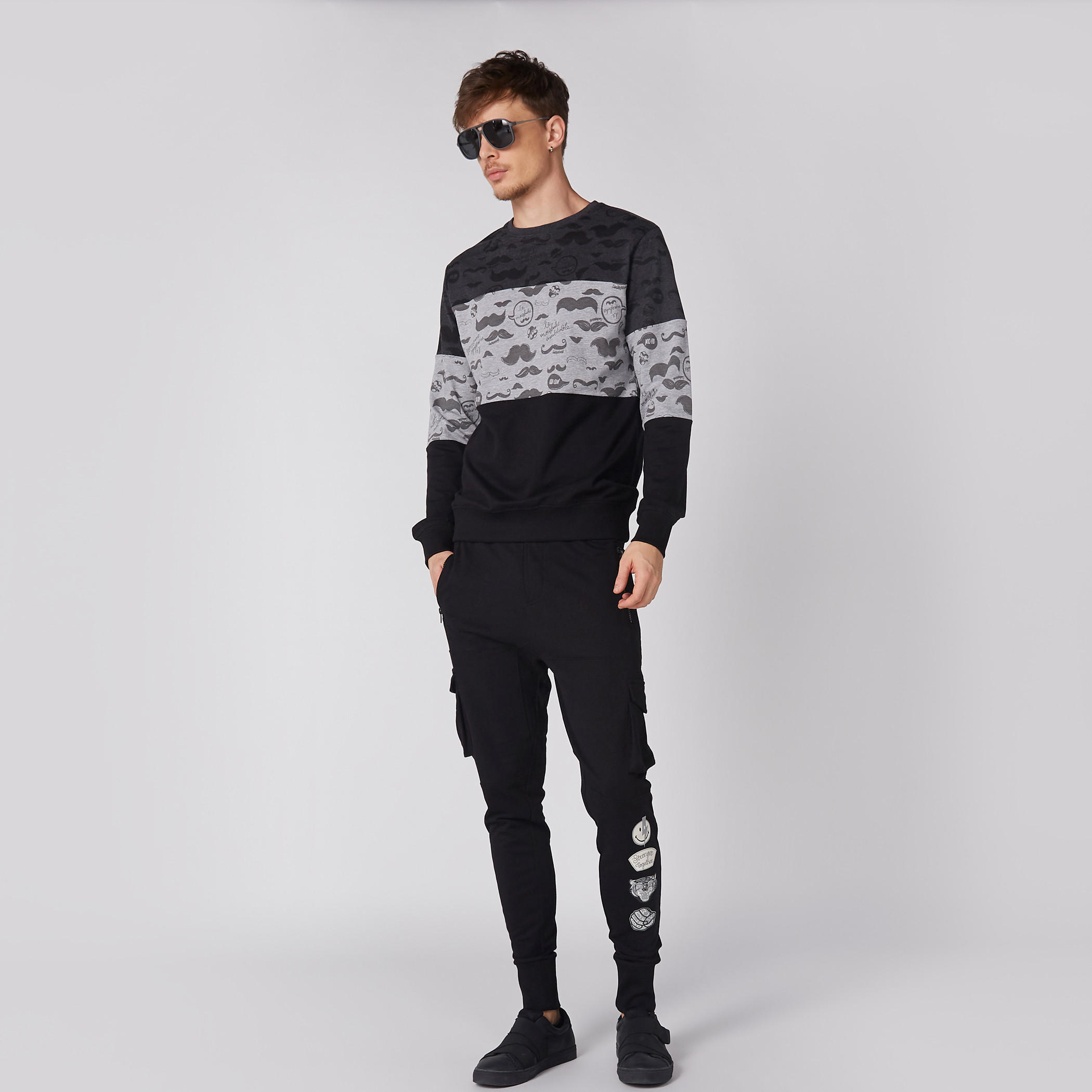 سويت شيرت بأكمام طويلة وطبعات سمايلي وورلد-men-winterwear-hoodiesandsweatshirts-image-1