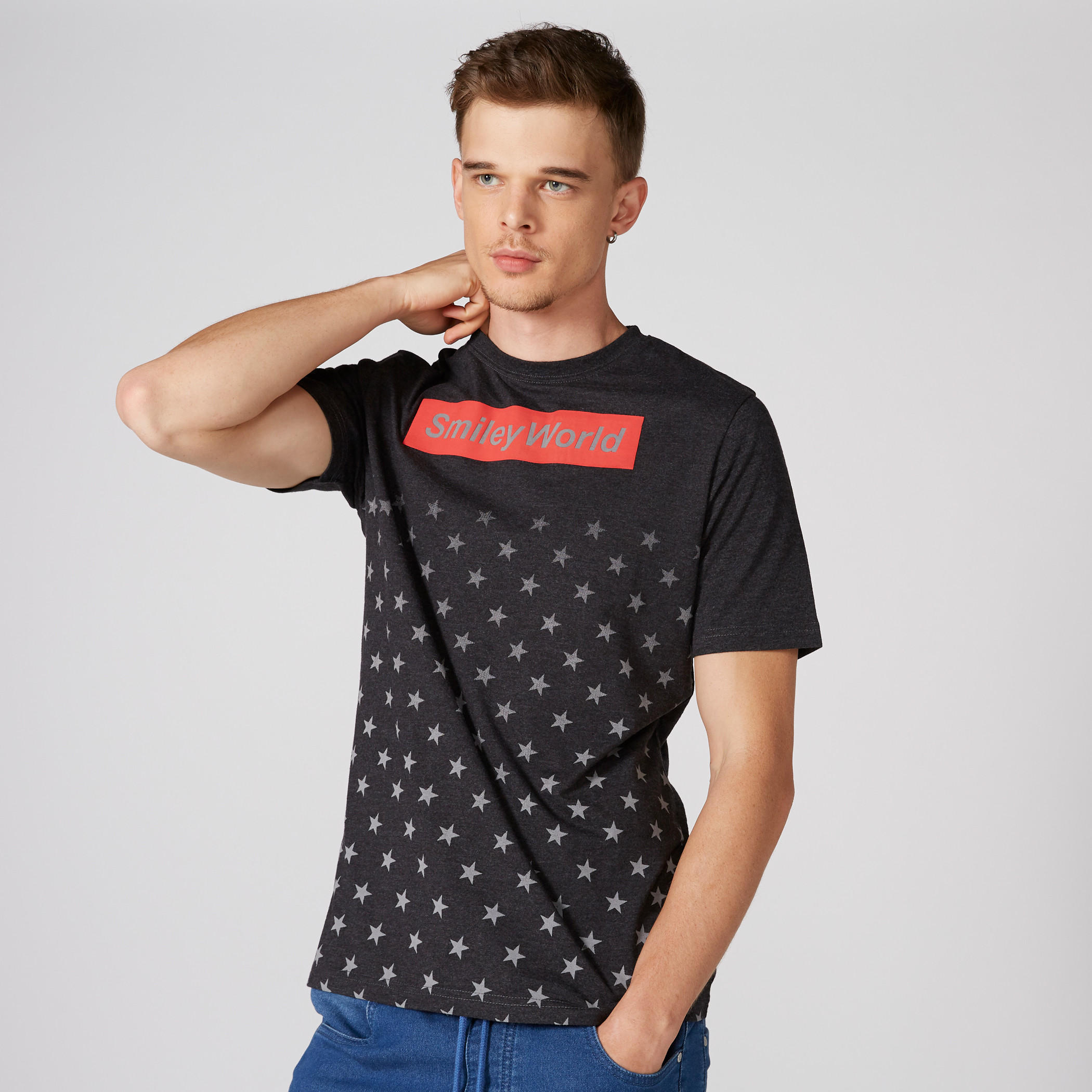تيشيرت بأكمام قصيرة وياقة مستديرة وطبعات سمايلي وورلد-men-clothing-tshirtsandpolos-tshirts-image-1