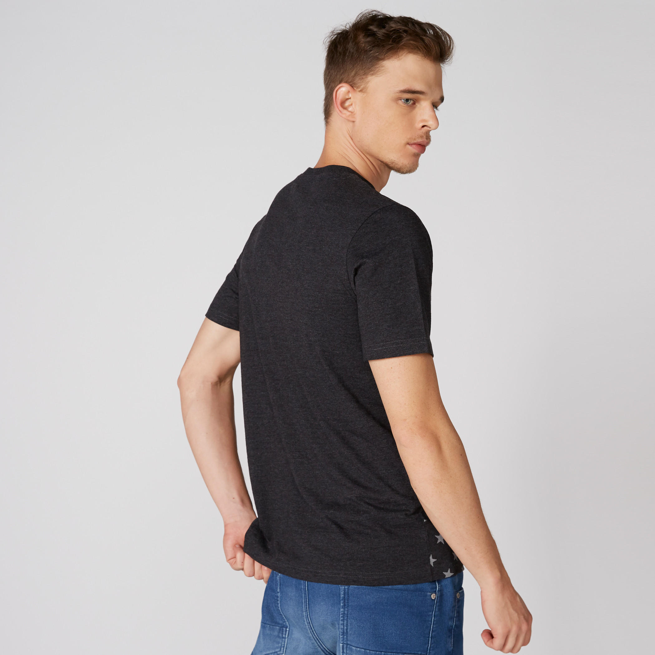 تيشيرت بأكمام قصيرة وياقة مستديرة وطبعات سمايلي وورلد-men-clothing-tshirtsandpolos-tshirts-image-2