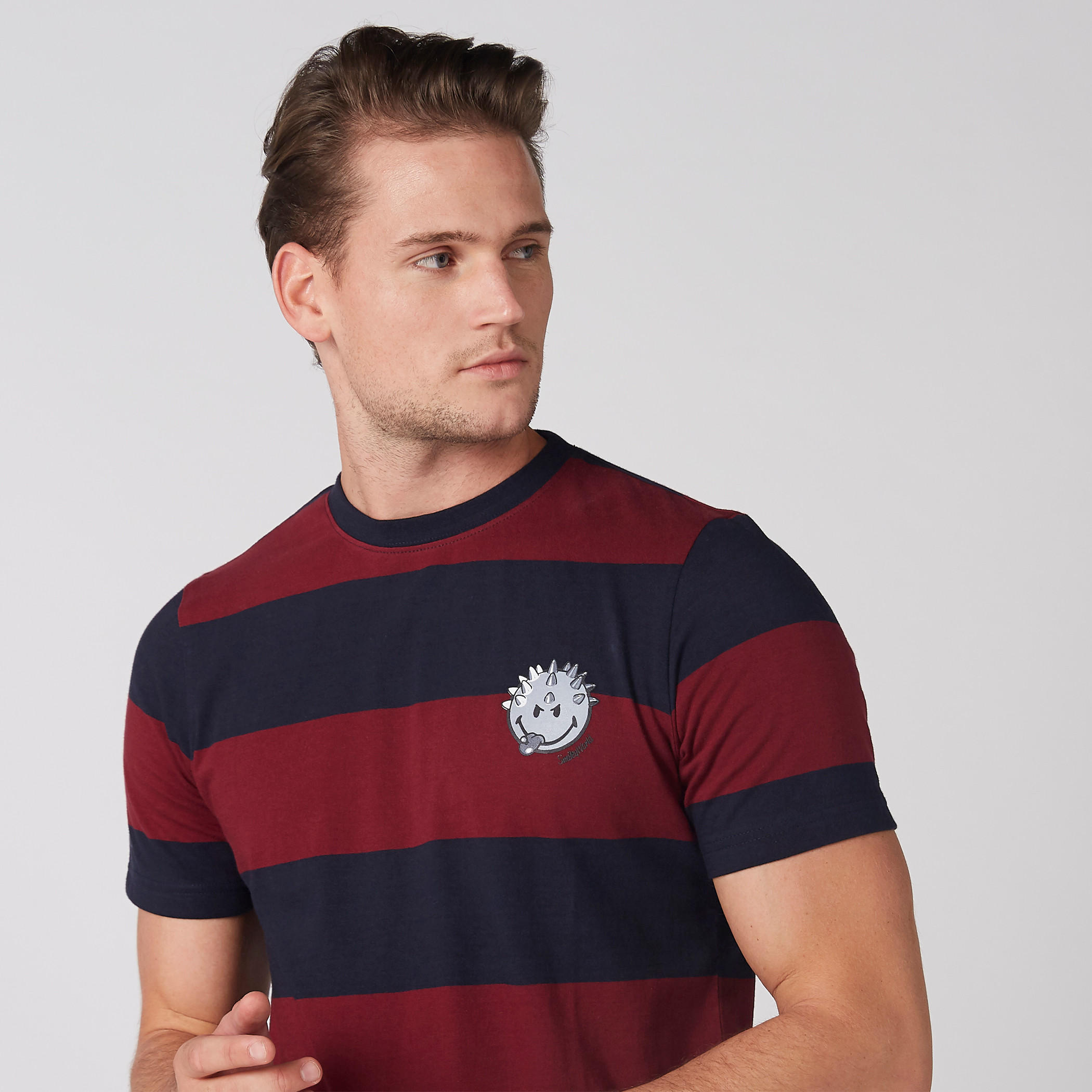 تيشيرت مقلم بياقة ضيقة وأكمام قصيرة من سمايلي وورلد-men-clothing-tshirtsandpolos-tshirts-image-1