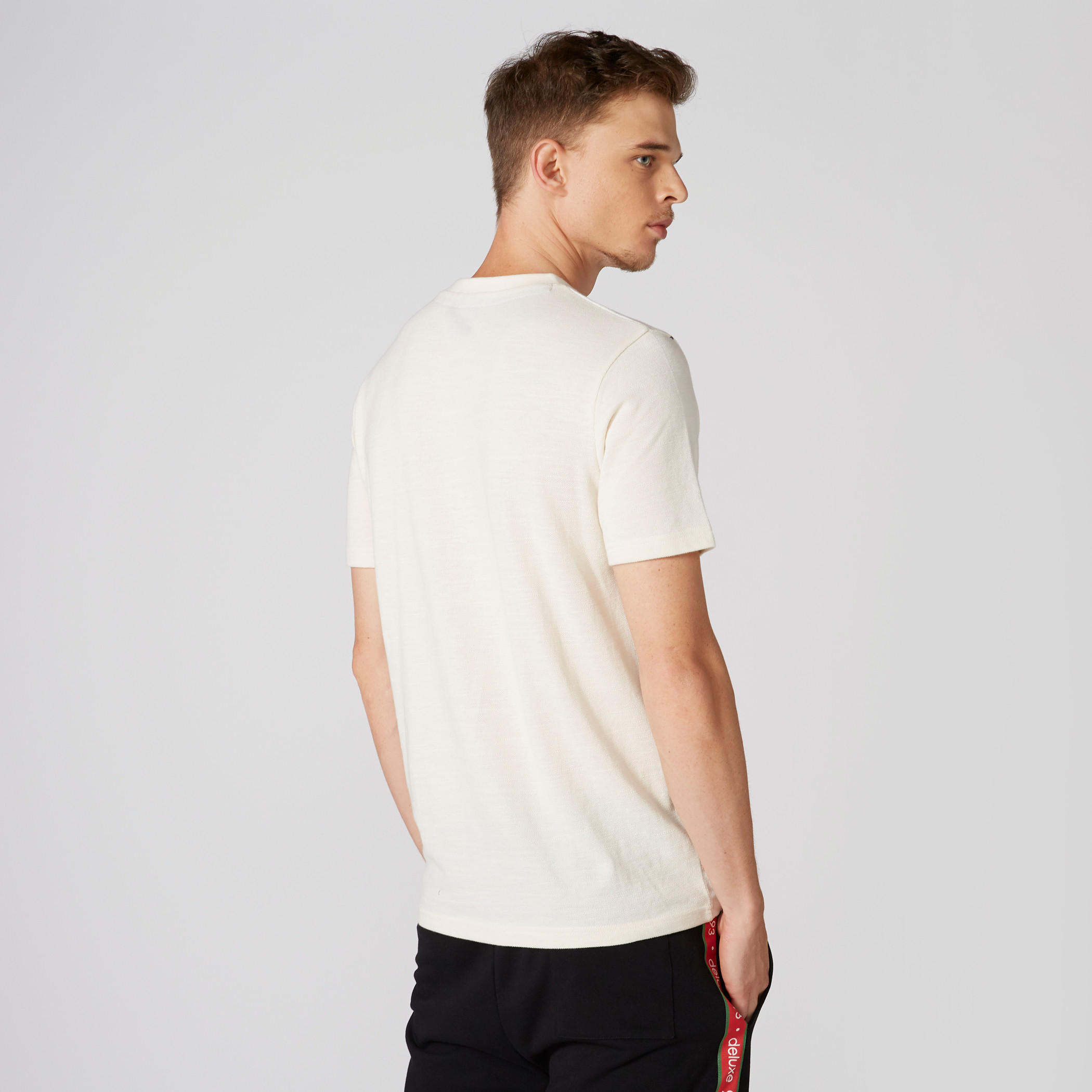 تيشيرت بطبعات سمايلي وورلد بأكمام قصيرة وياقة ضيقة-men-clothing-tshirtsandpolos-tshirts-image-2