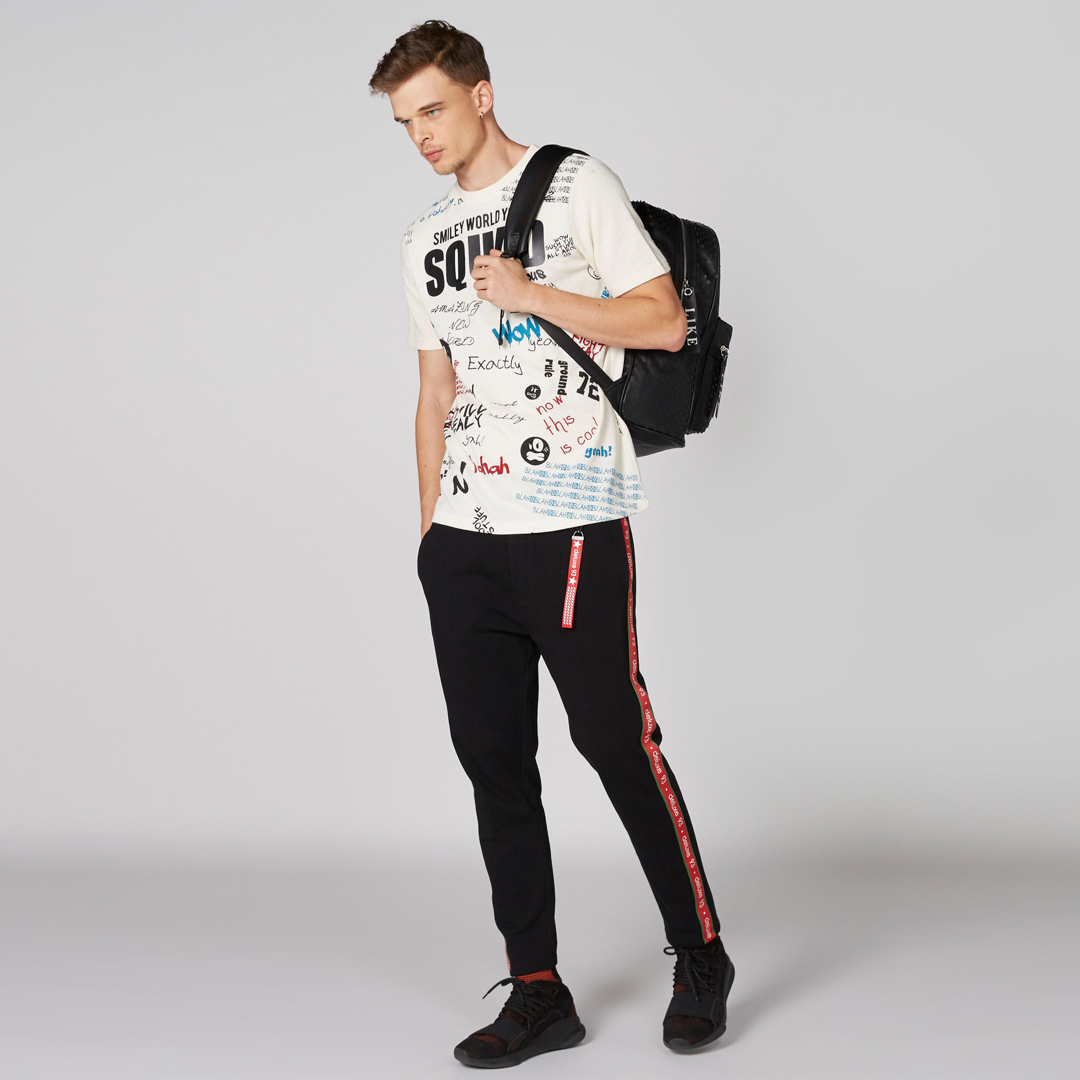 تيشيرت بطبعات سمايلي وورلد بأكمام قصيرة وياقة ضيقة-men-clothing-tshirtsandpolos-tshirts-image-3
