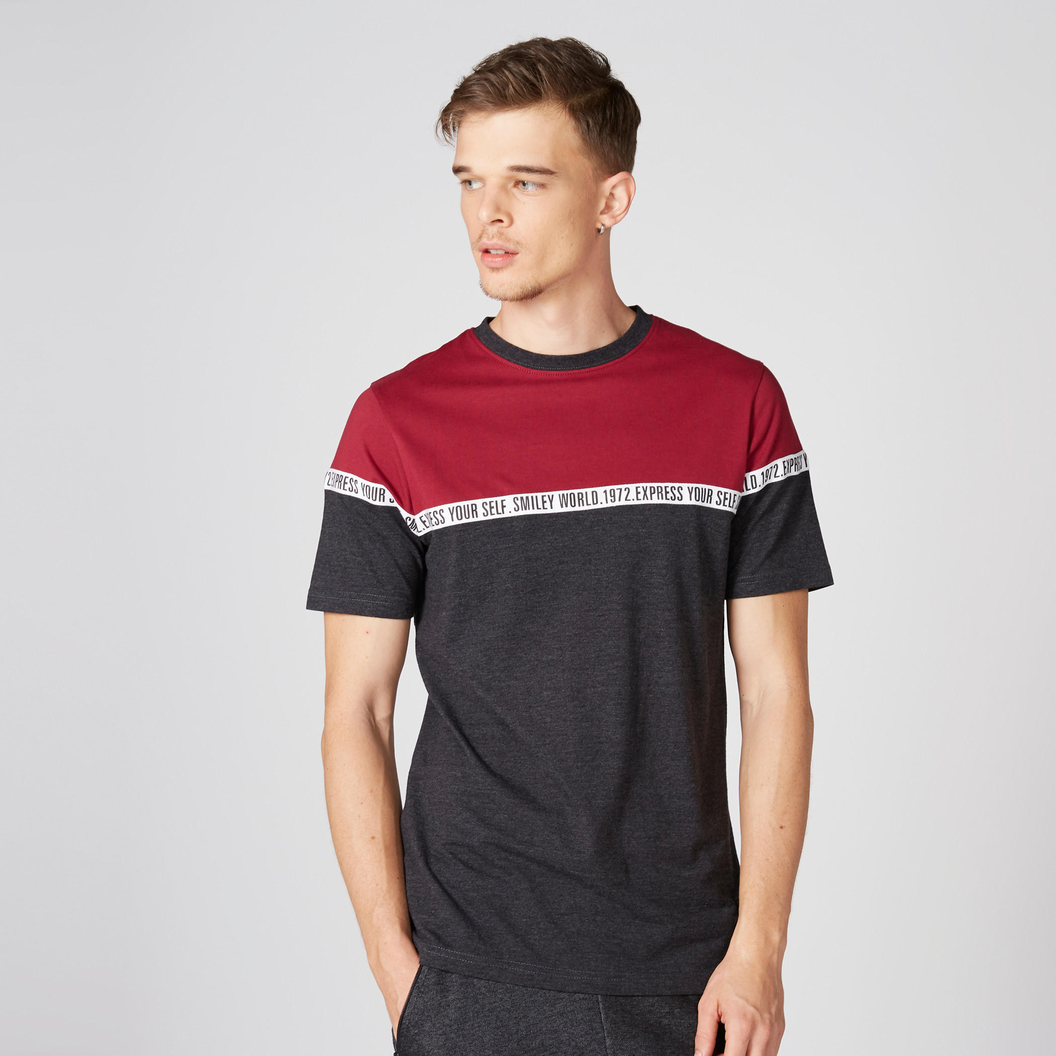 تيشيرت بطبعات سمايلي وورلد بأكمام قصيرة وياقة ضيقة-men-clothing-tshirtsandpolos-tshirts-image-3