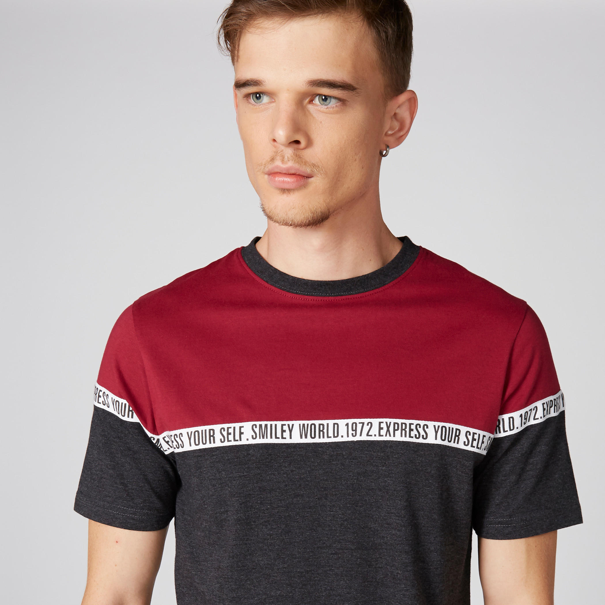 تيشيرت بطبعات سمايلي وورلد بأكمام قصيرة وياقة ضيقة-men-clothing-tshirtsandpolos-tshirts-image-4
