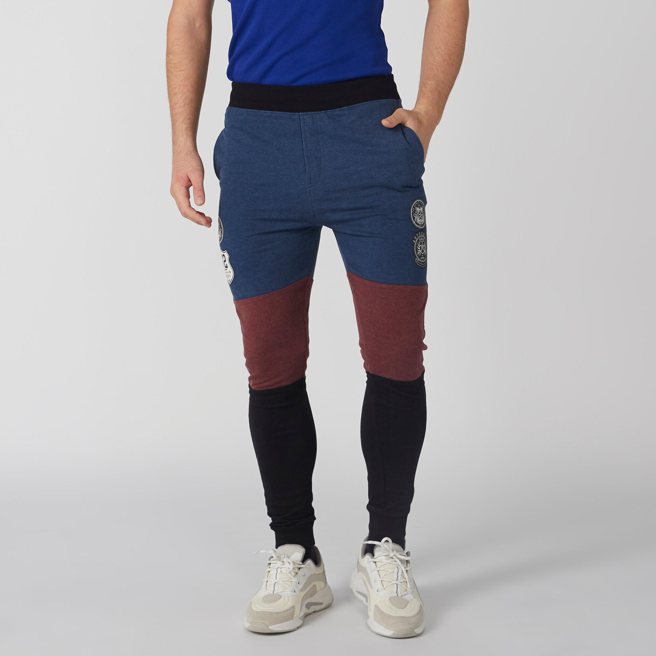 بنطال رياضي بخصر مطاطي وتفاصيل شارات سمايلي وورلد-men-clothing-bottoms-joggers-image-1