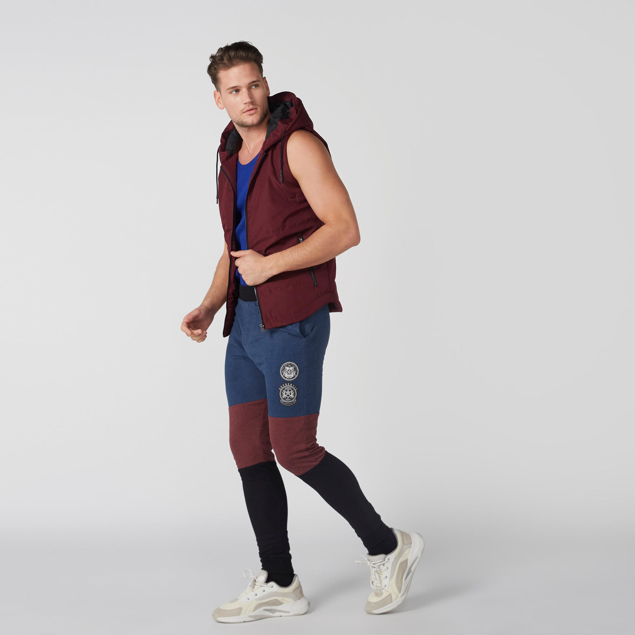 بنطال رياضي بخصر مطاطي وتفاصيل شارات سمايلي وورلد-men-clothing-bottoms-joggers-image-2