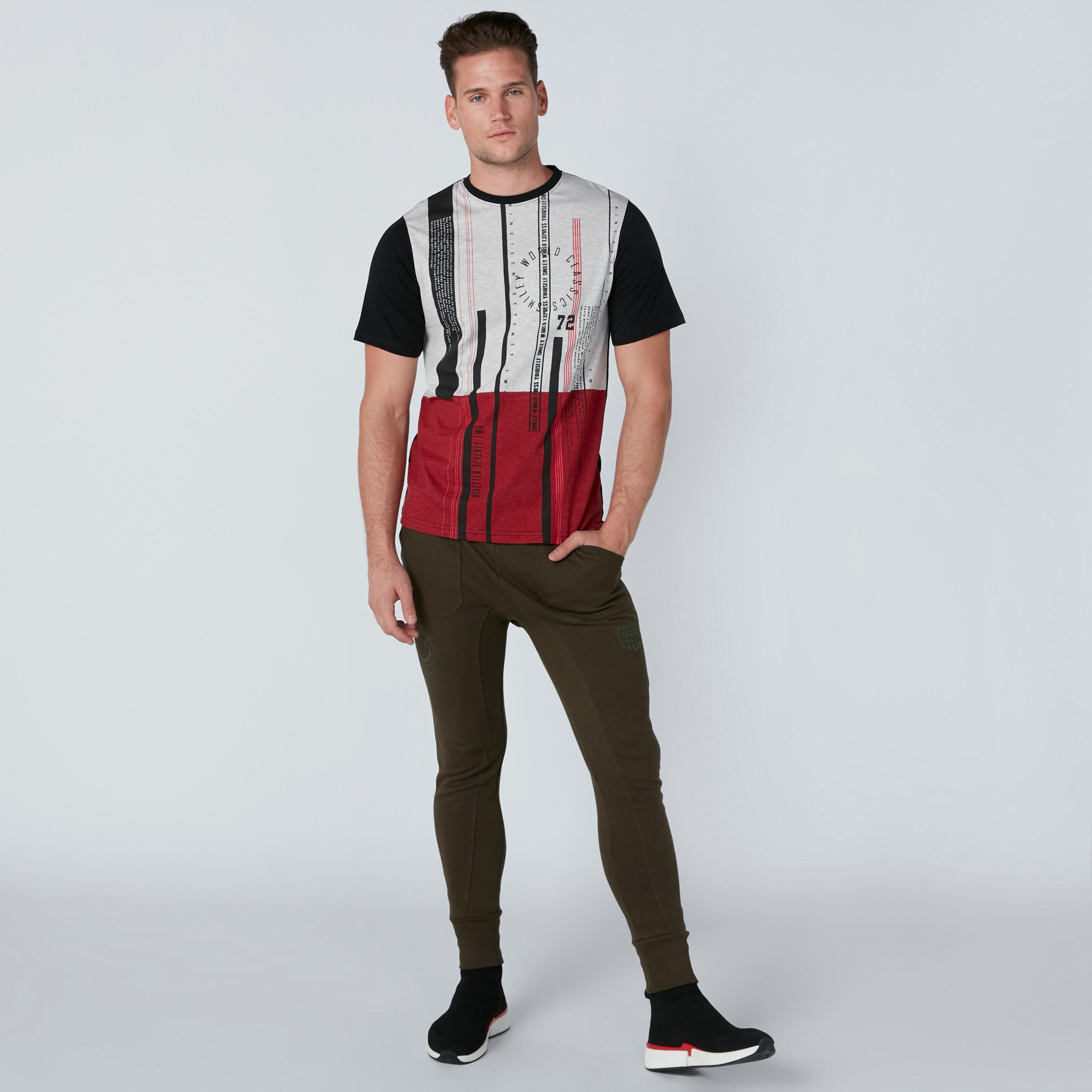 بنطال بخصر مطّاطي وجيوب سمايلي وورلد-men-clothing-bottoms-joggers-image-3