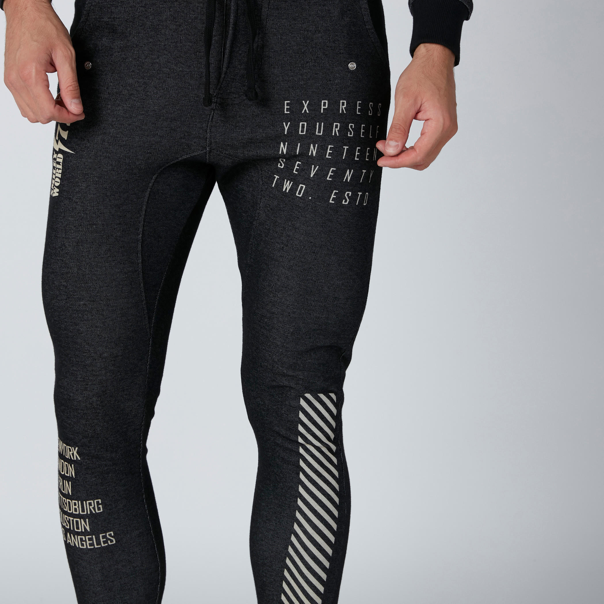 بنطال رياضي برباط وطبعات سمايلي وورلد-men-clothing-bottoms-joggers-image-4