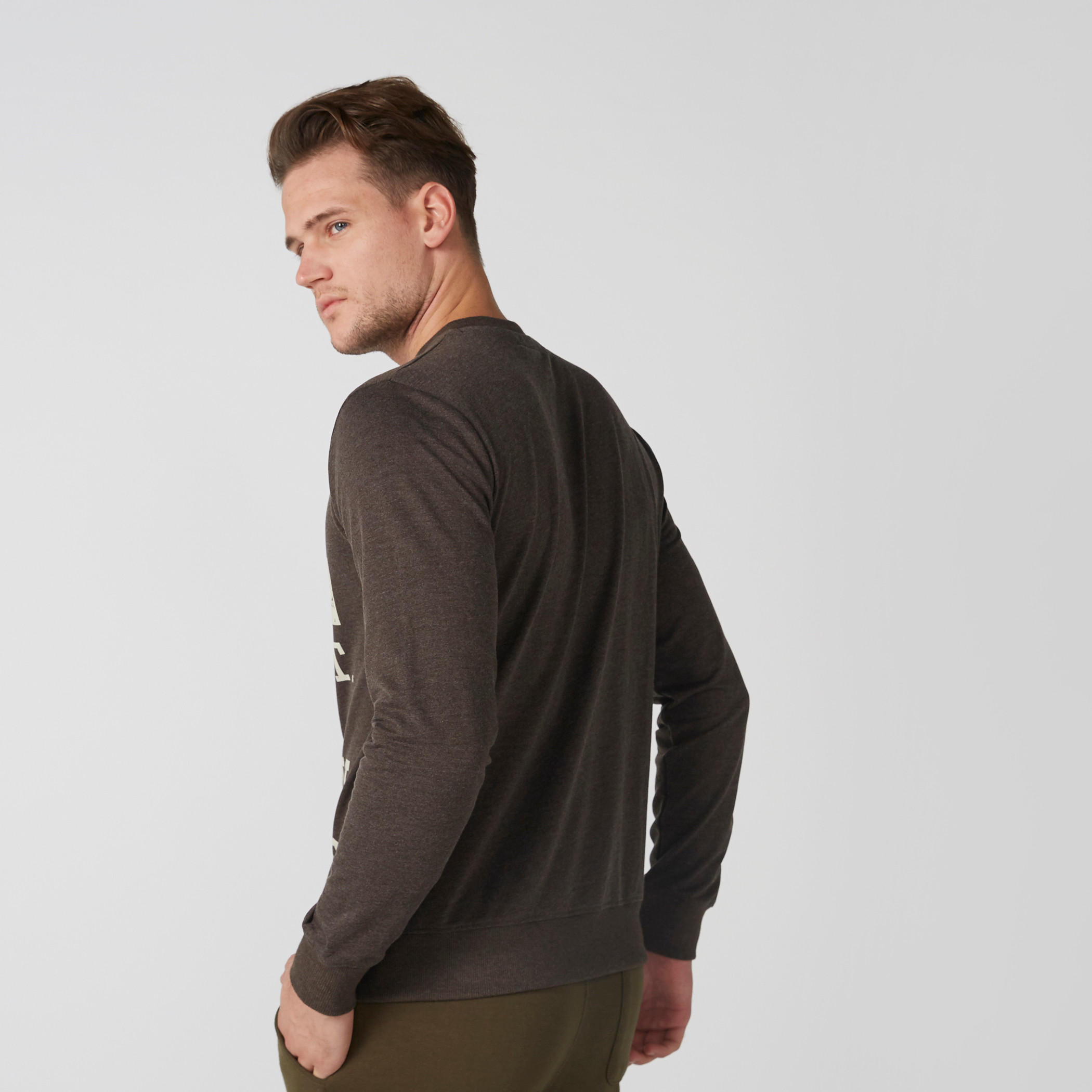 سويت شيرت بطبعات وياقة ضيقة وأكمام طويلة-men-winterwear-hoodiesandsweatshirts-image-3