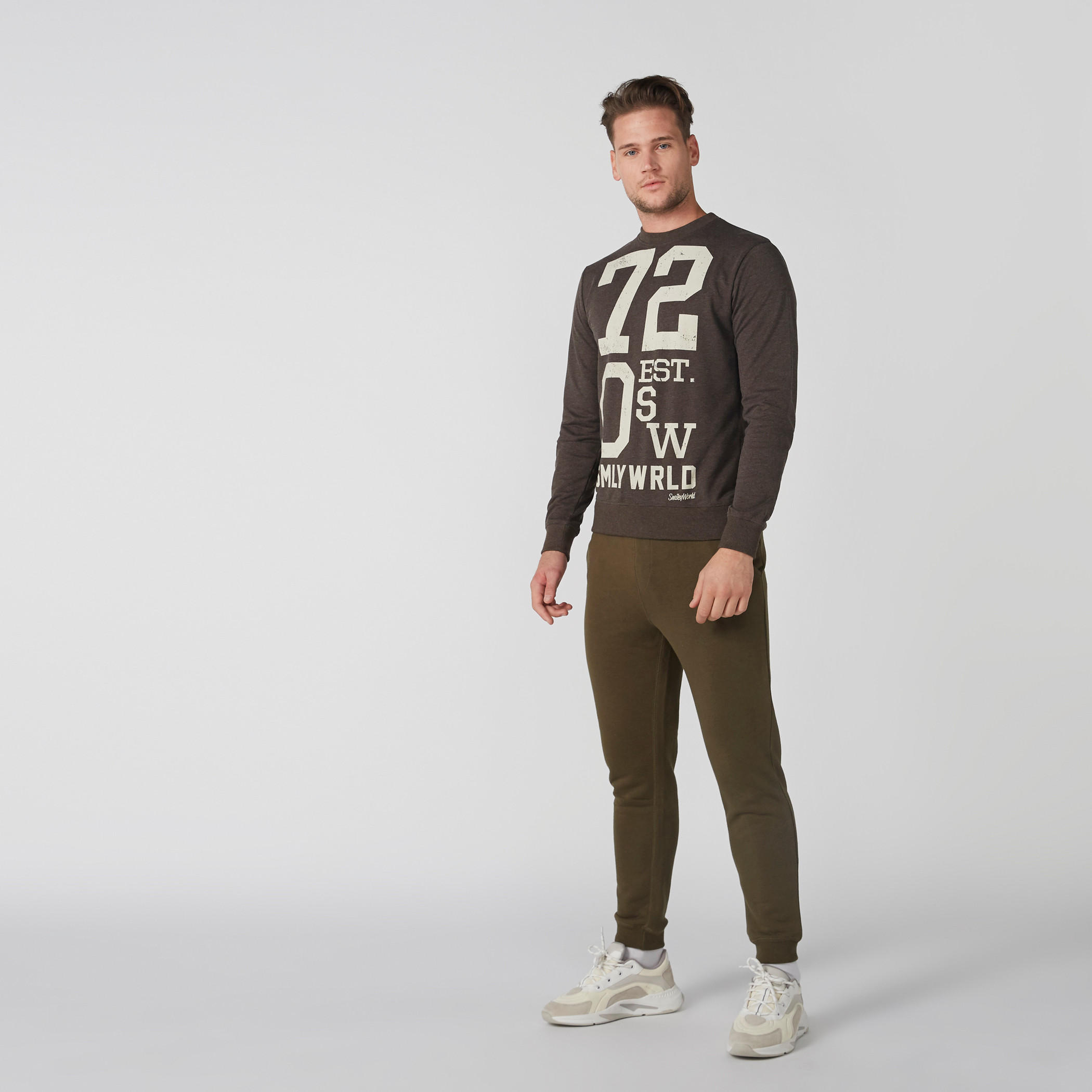سويت شيرت بطبعات وياقة ضيقة وأكمام طويلة-men-winterwear-hoodiesandsweatshirts-image-2