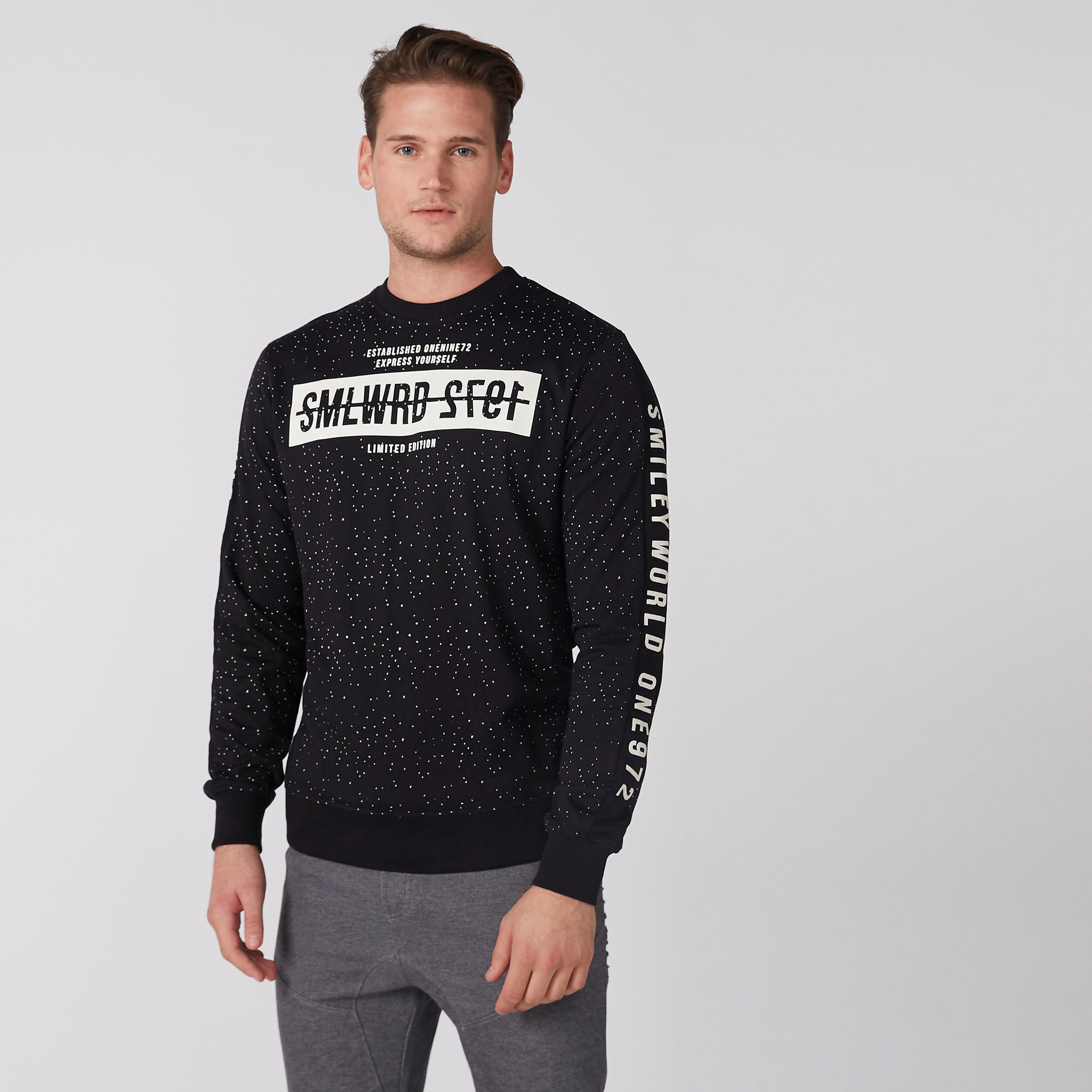 سويت شيرت بياقة ضيّقة وأكمام طويلة وطبعات سمايلي وورلد-men-winterwear-hoodiesandsweatshirts-image-3