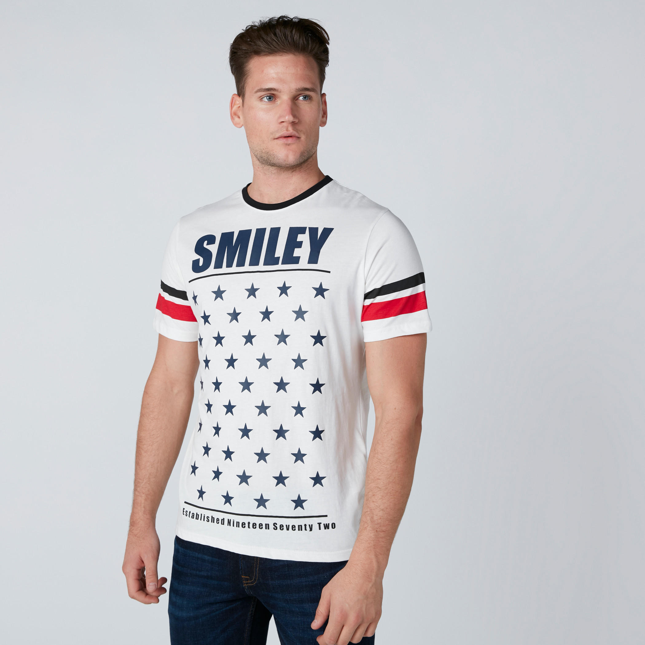 تيشيرت بياقة ضيّقة وطبعات سمايلي وورلد-men-clothing-tshirtsandpolos-tshirts-image-1