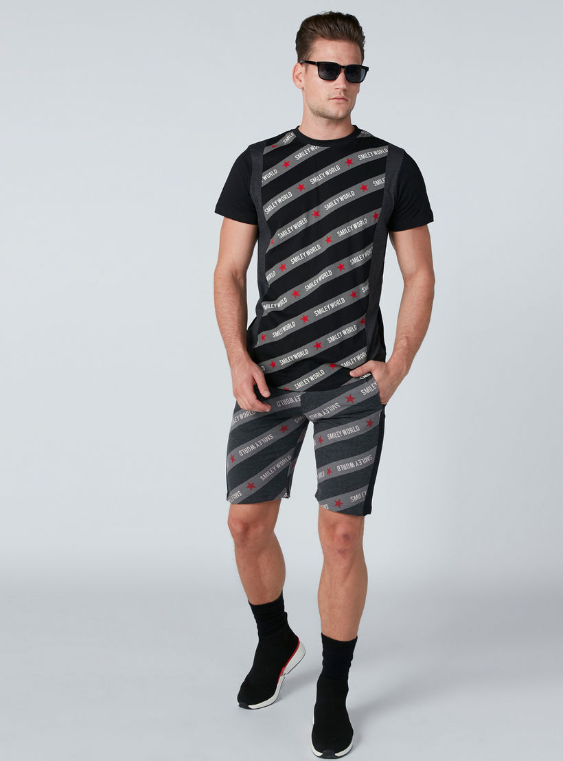 تيشيرت بياقة مستديرة وأكمام قصيرة وطبعات من سمايلي وورلد-men-clothing-tshirtsandpolos-tshirts-image-4