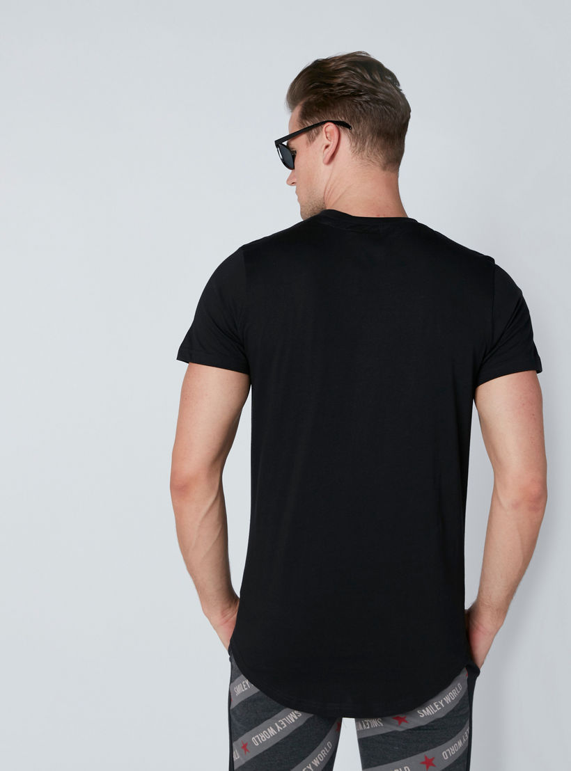 تيشيرت بياقة مستديرة وأكمام قصيرة وطبعات من سمايلي وورلد-men-clothing-tshirtsandpolos-tshirts-image-3