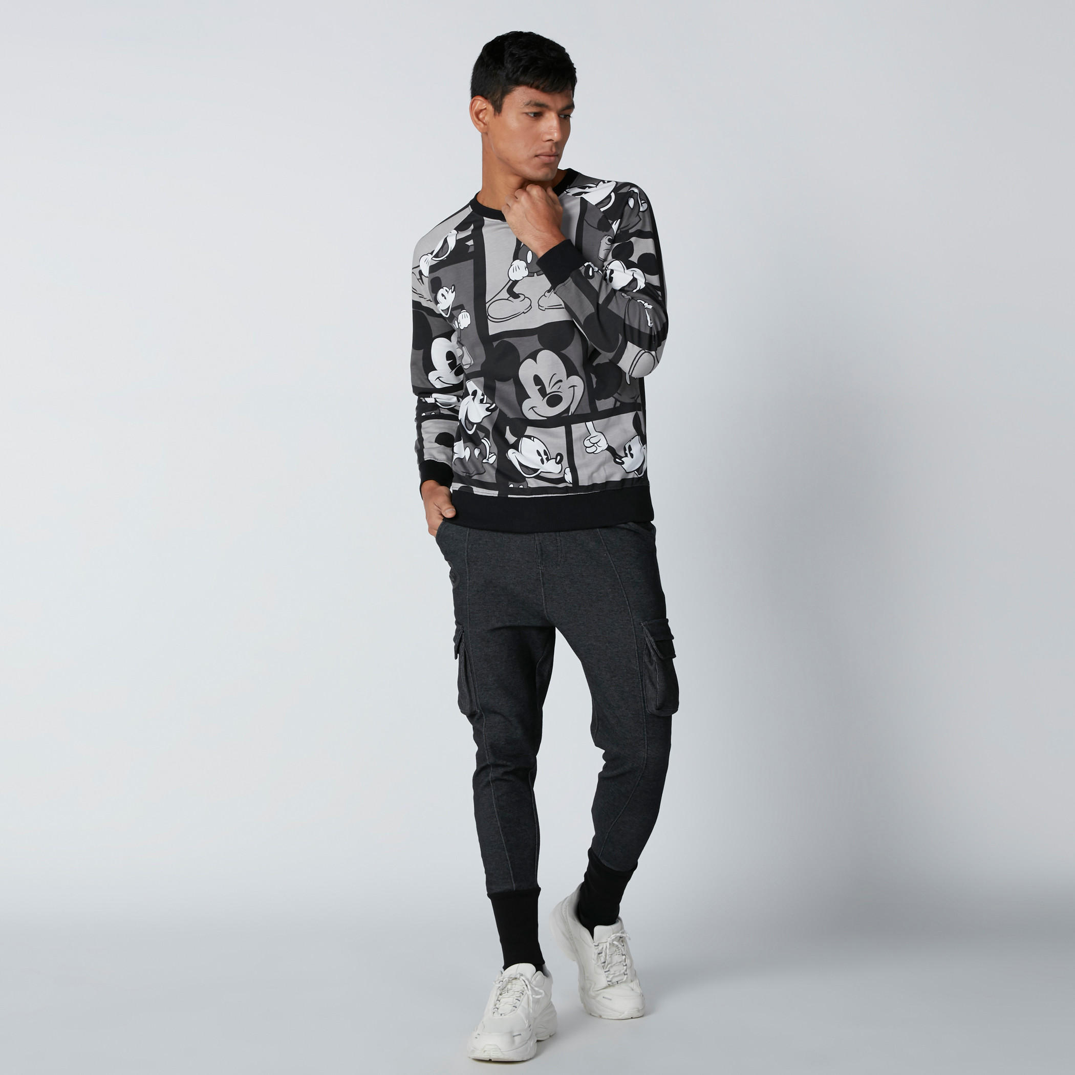 بنطال رياضي بأساور مطاطّي وجيوب من سمايلي وورلد-men-clothing-bottoms-joggers-image-1