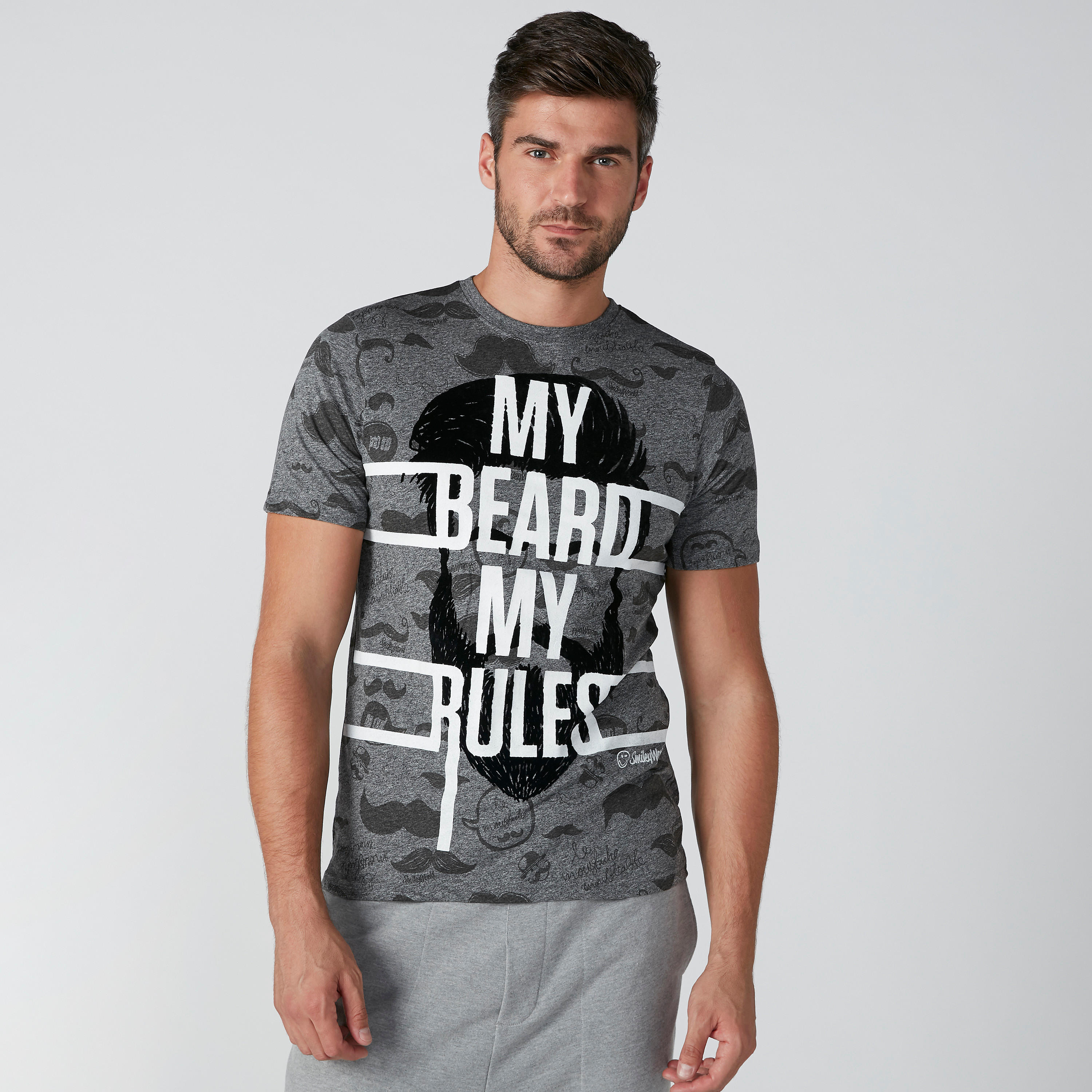 تيشيرت بياقة ضيّقة وأكمام قصيرة وطبعات سمايلي وورلد-men-clothing-tshirtsandpolos-tshirts-image-1