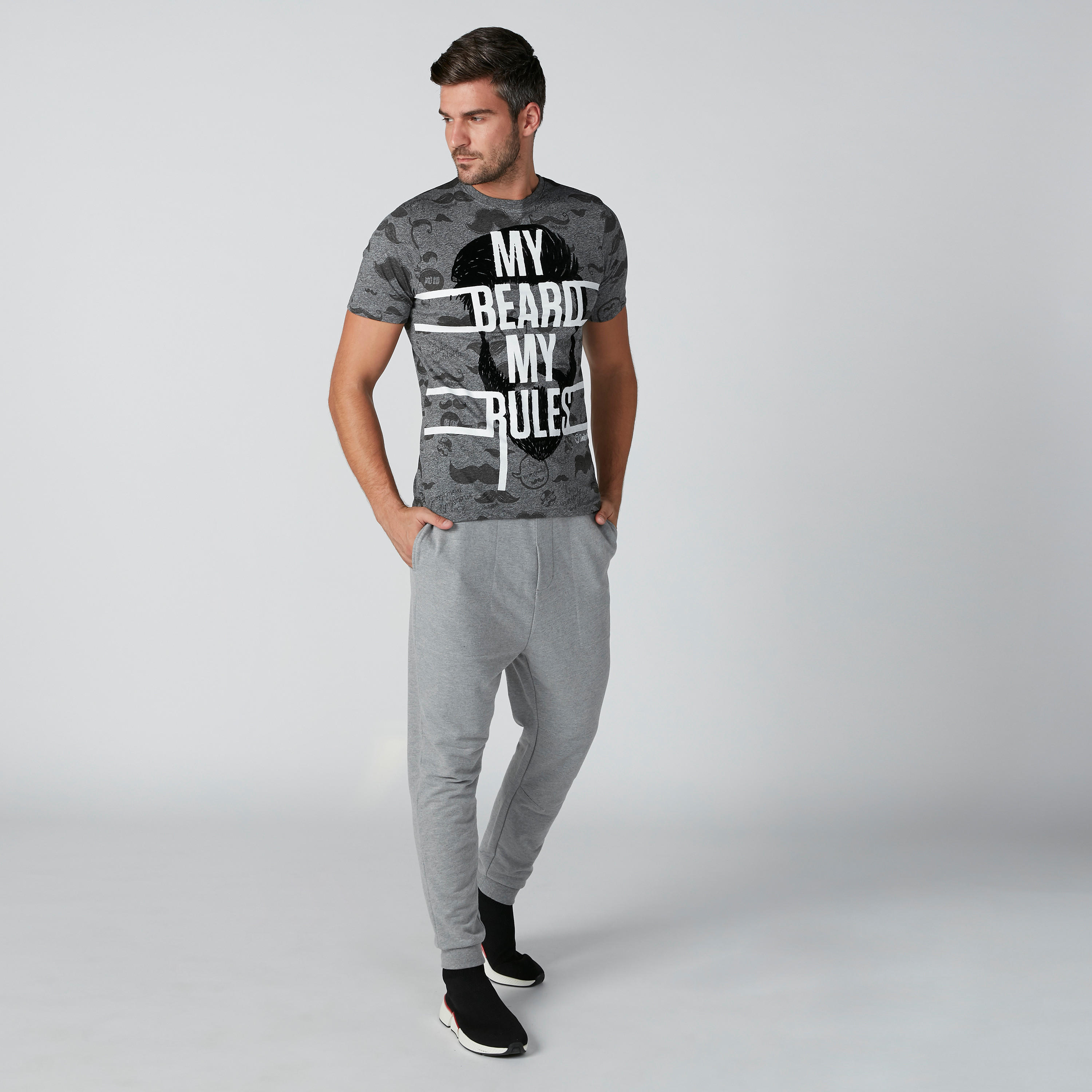 تيشيرت بياقة ضيّقة وأكمام قصيرة وطبعات سمايلي وورلد-men-clothing-tshirtsandpolos-tshirts-image-3