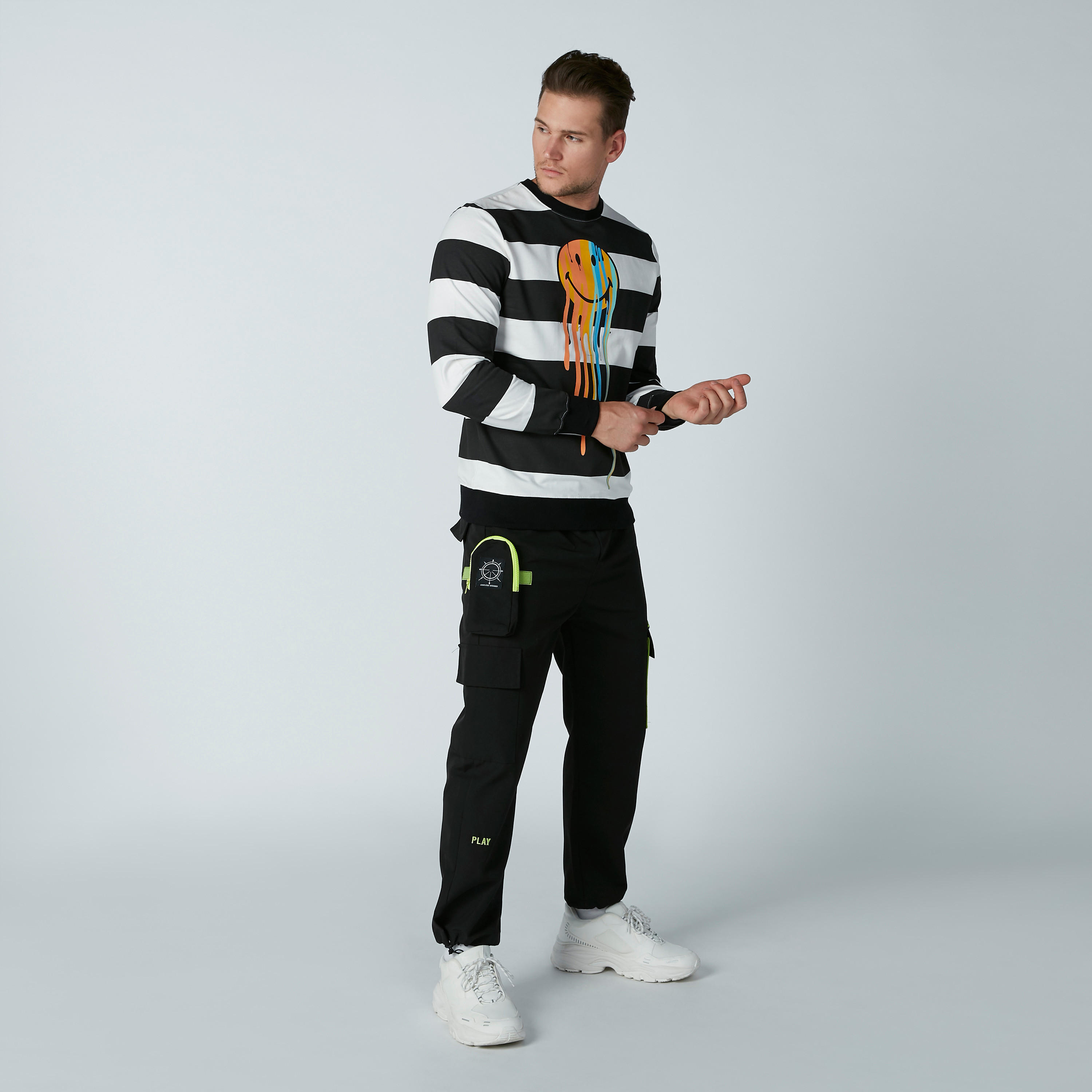 سويت شيرت مقلم بأكمام طويلة سمايلي وورلد-men-winterwear-hoodiesandsweatshirts-image-3