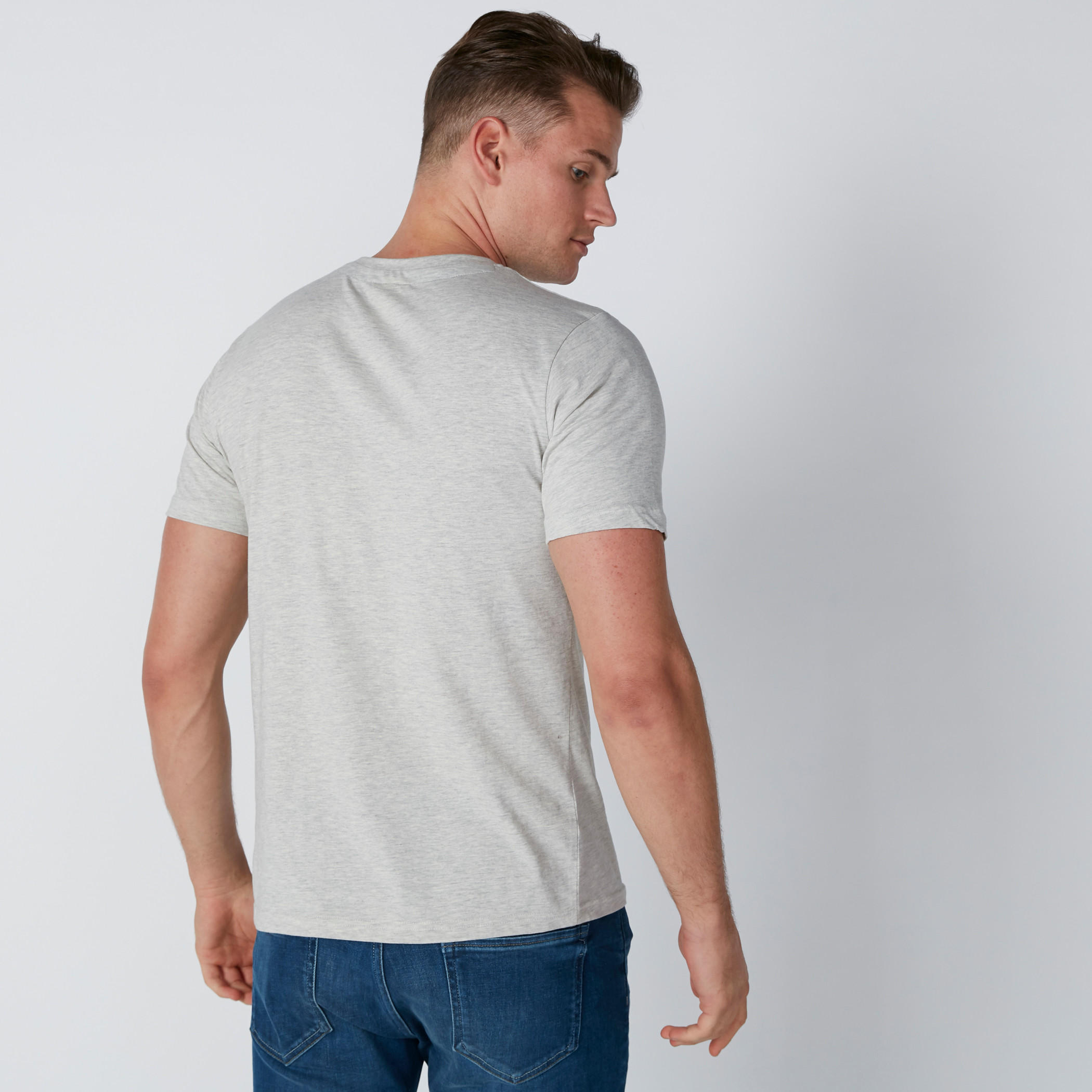 تيشيرت مطرز بياقة ضيّقة من سمايلي وورلد-men-clothing-tshirtsandpolos-tshirts-image-2