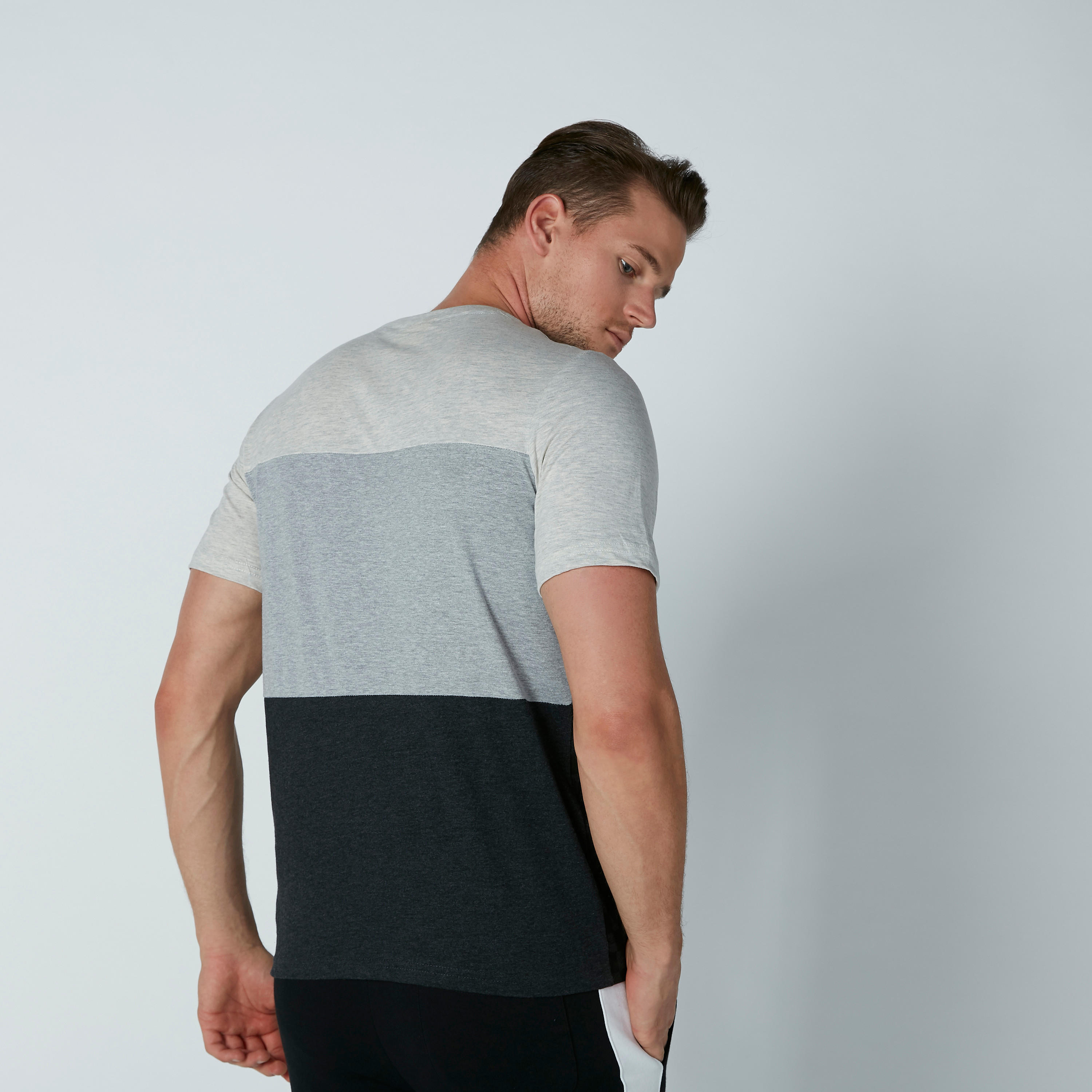 تيشيرت بياقة ضيّقة وأكمام قصيرة وطبعات سمايلي وورلد-men-clothing-tshirtsandpolos-tshirts-image-3