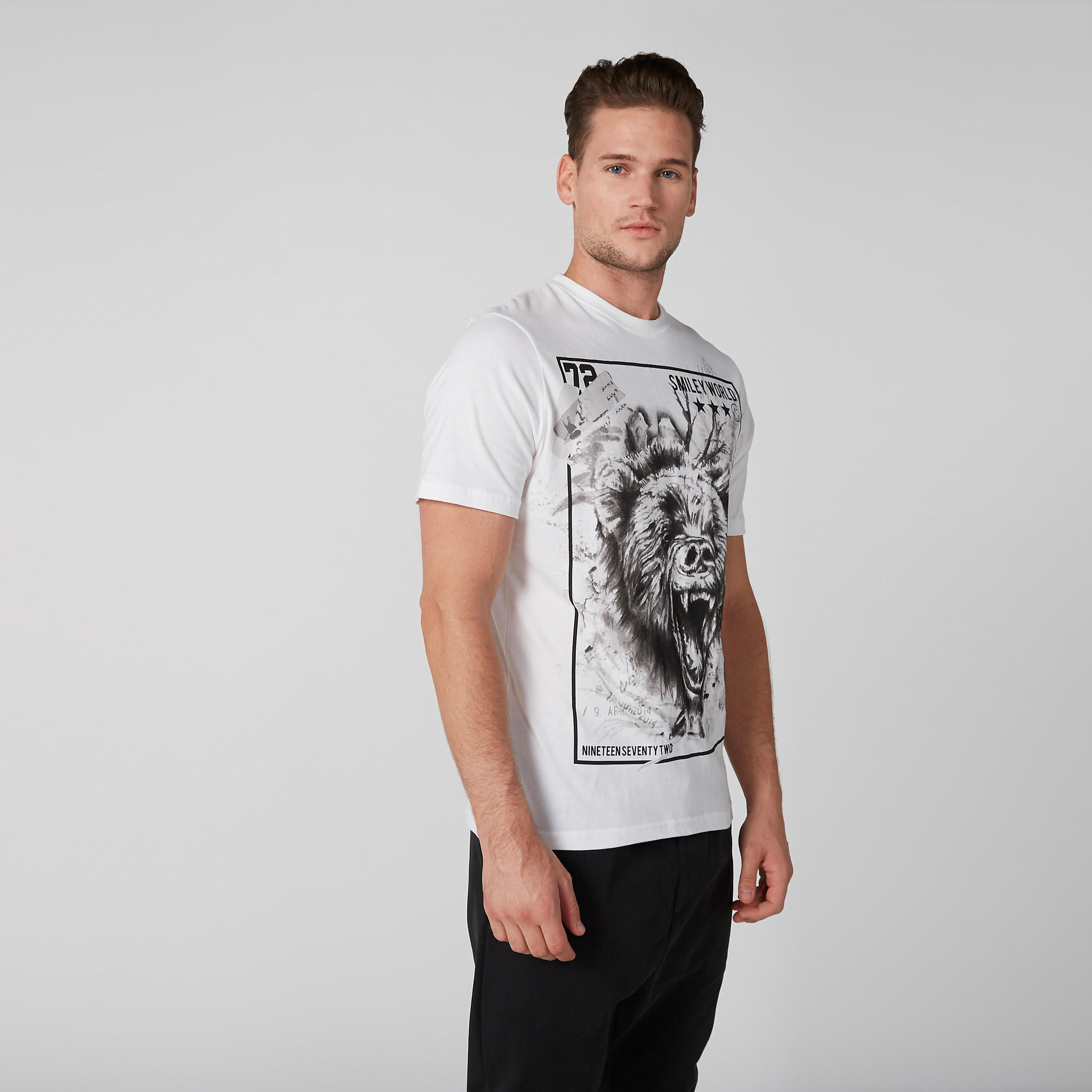 تيشيرت سليم بأكمام قصيرة وطبعات سمايلي وورلد-men-clothing-tshirtsandpolos-tshirts-image-3