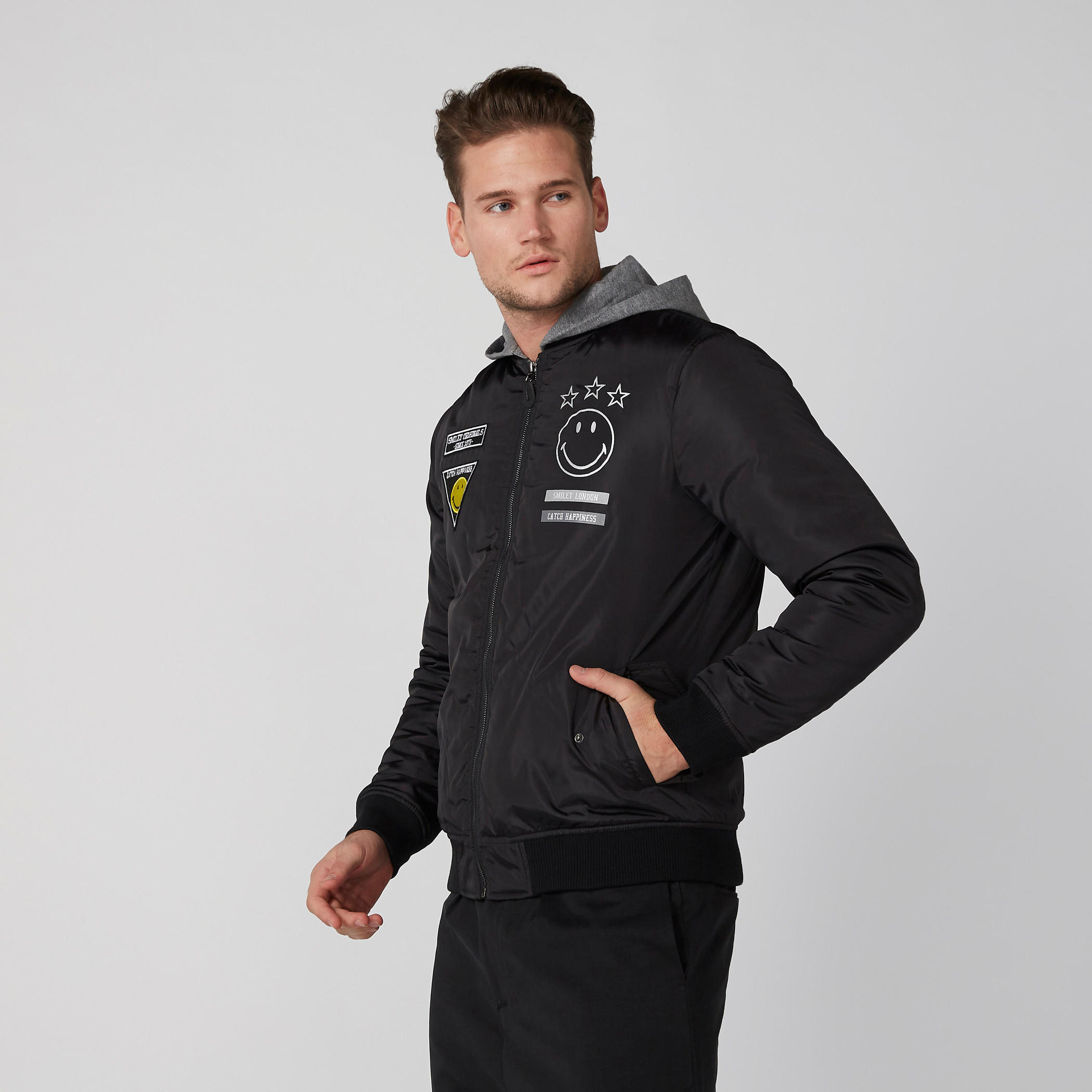جاكيت بقبعة وسحاب إغلاق وطبعات سمايلي وورلد-men-clothing-jacketsandblazers-jackets-image-1