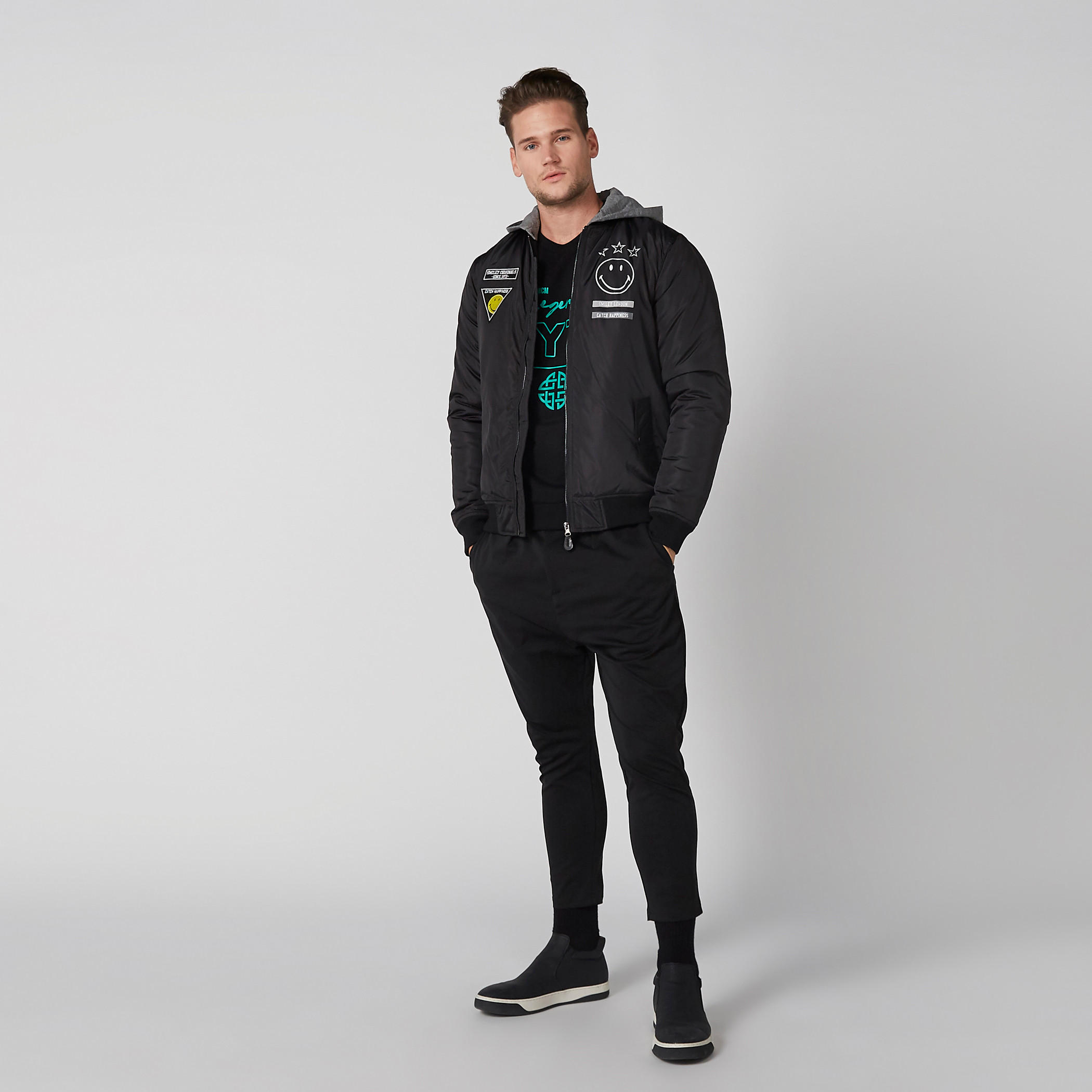 جاكيت بقبعة وسحاب إغلاق وطبعات سمايلي وورلد-men-clothing-jacketsandblazers-jackets-image-2