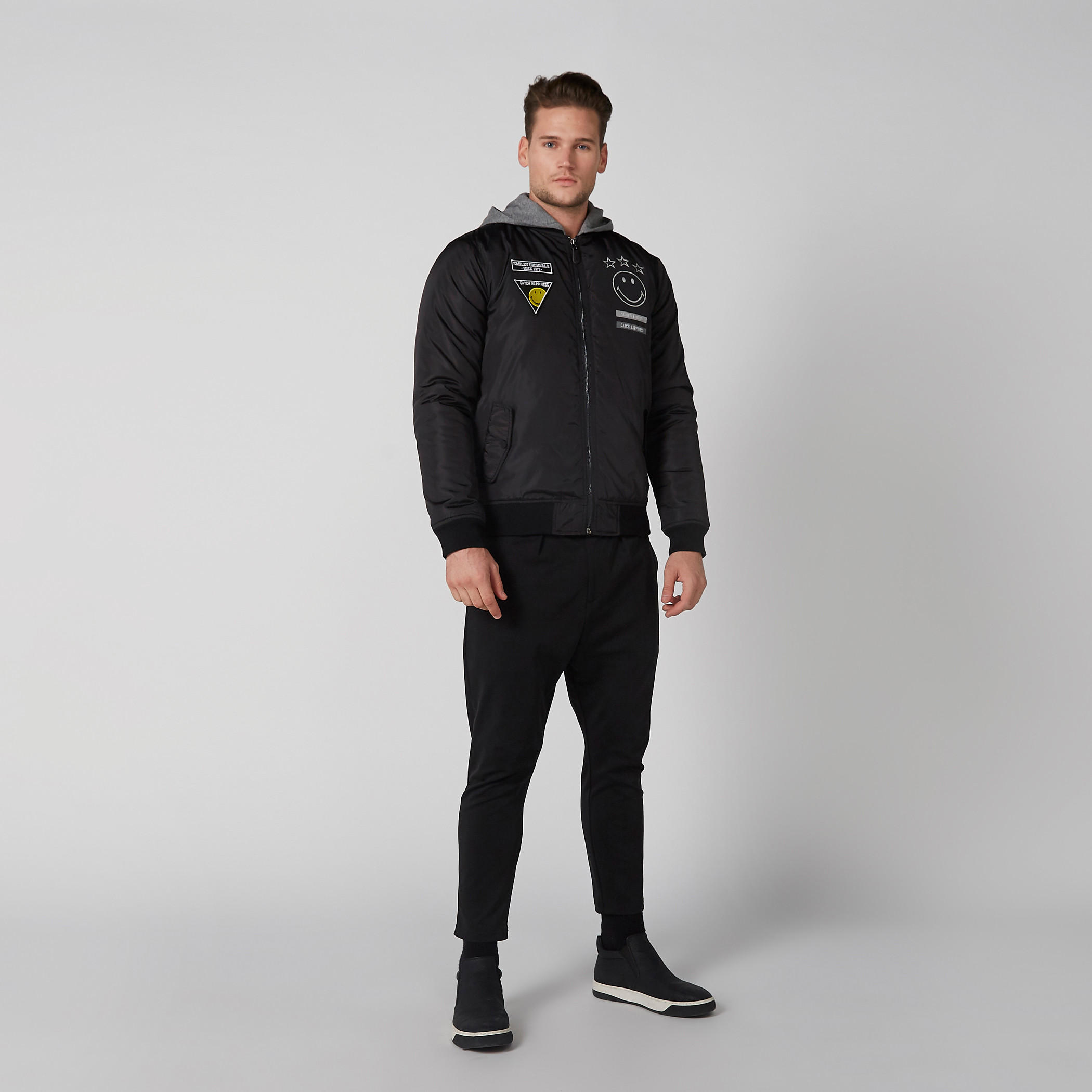 جاكيت بقبعة وسحاب إغلاق وطبعات سمايلي وورلد-men-clothing-jacketsandblazers-jackets-image-4