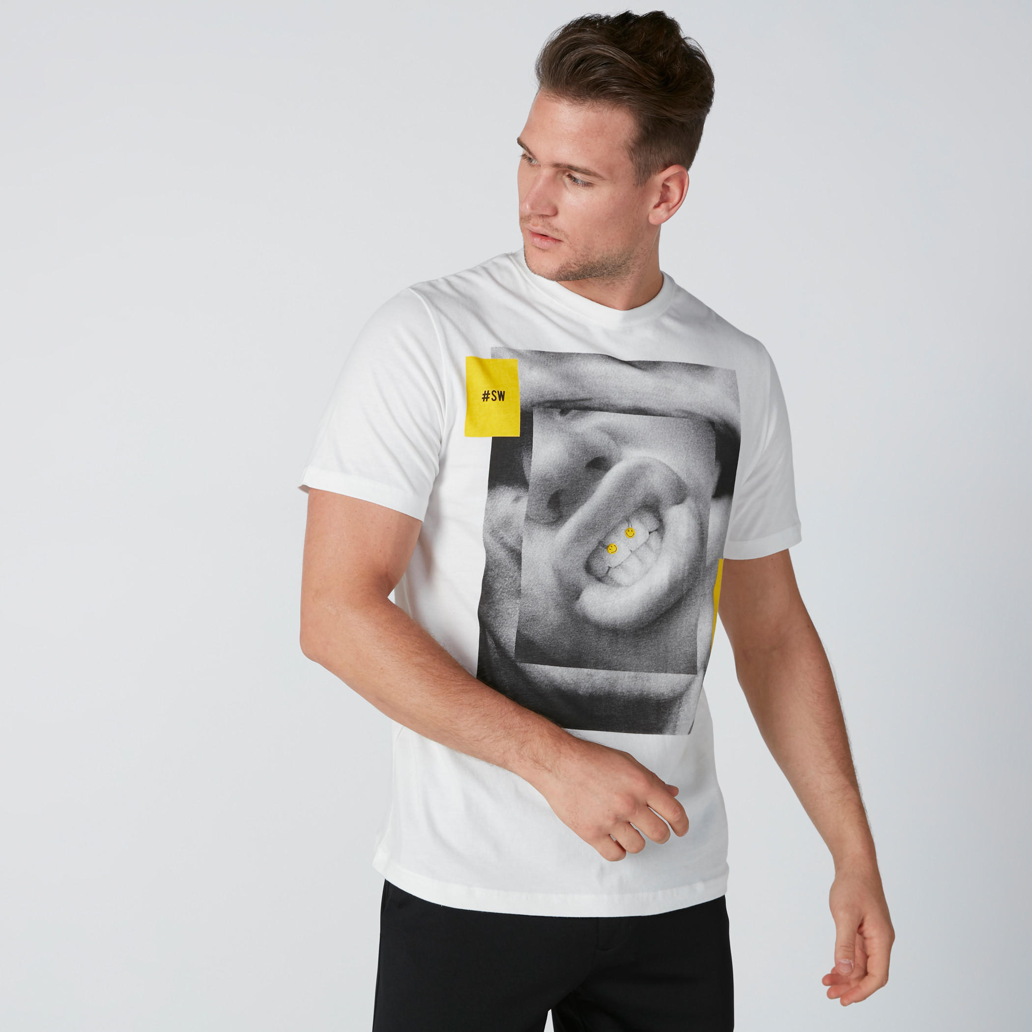 تيشيرت بأكمام قصيرة وطبعات سمايلي وورلد-men-clothing-tshirtsandpolos-tshirts-image-4