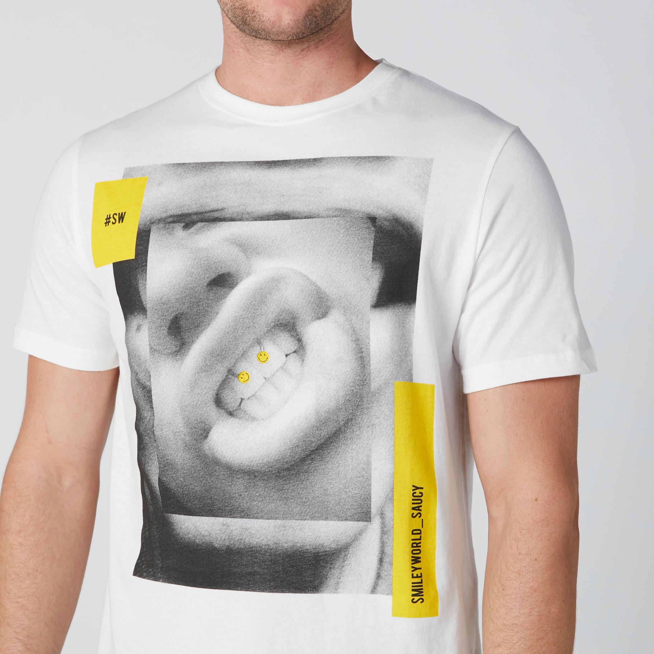 تيشيرت بأكمام قصيرة وطبعات سمايلي وورلد-men-clothing-tshirtsandpolos-tshirts-image-1