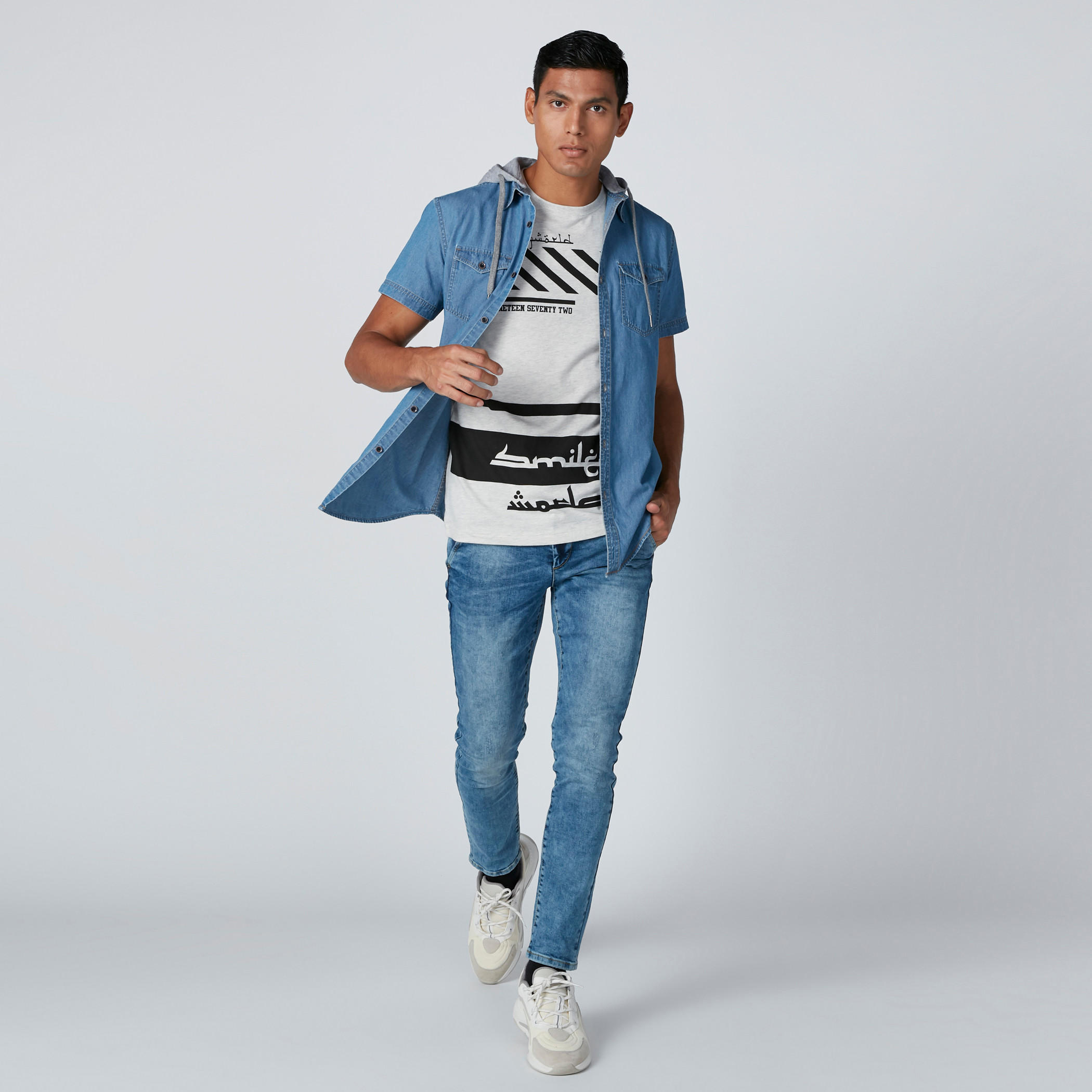 تيشيرت سليم بطبعات سمايلي وورلد-men-clothing-tshirtsandpolos-tshirts-image-2