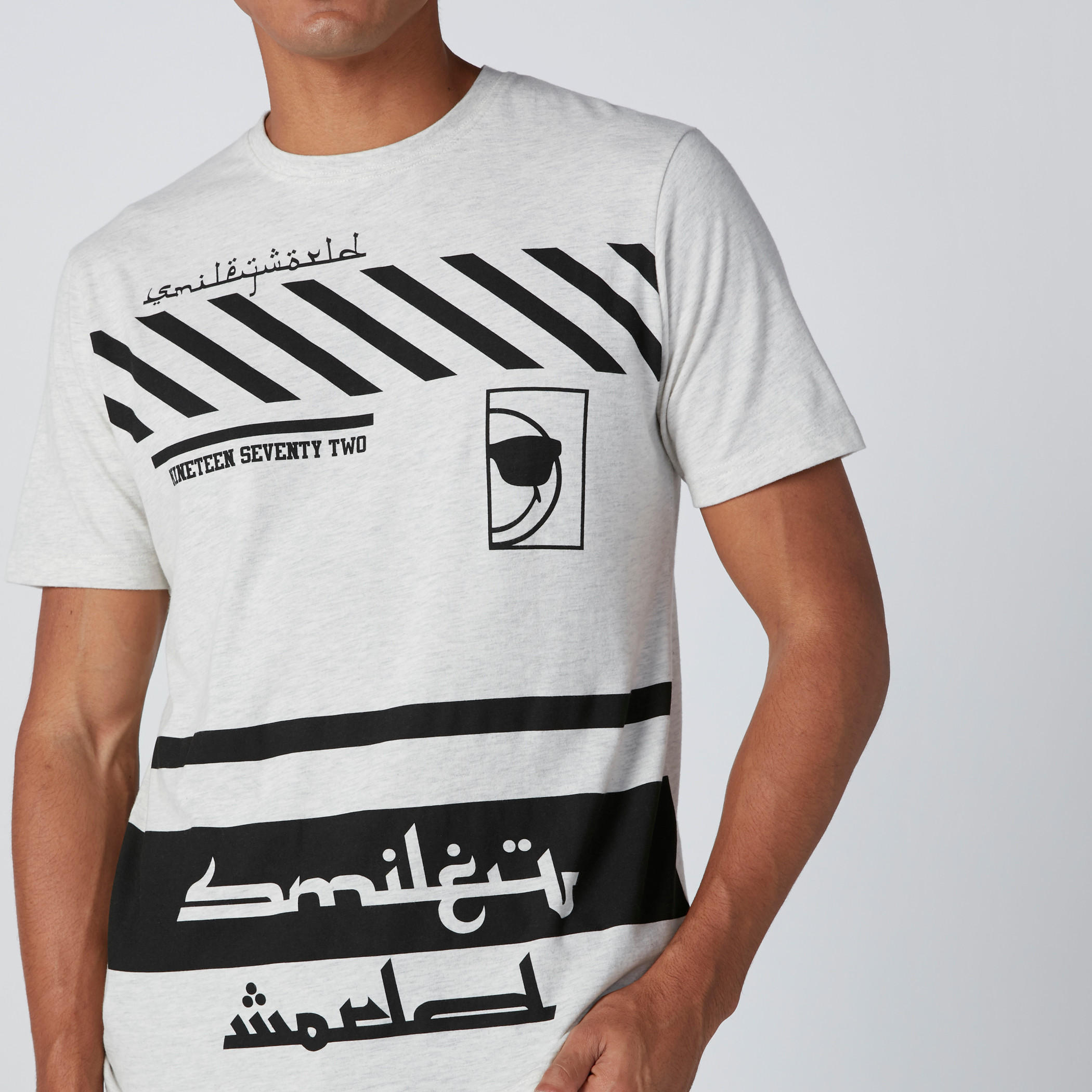 تيشيرت سليم بطبعات سمايلي وورلد-men-clothing-tshirtsandpolos-tshirts-image-4