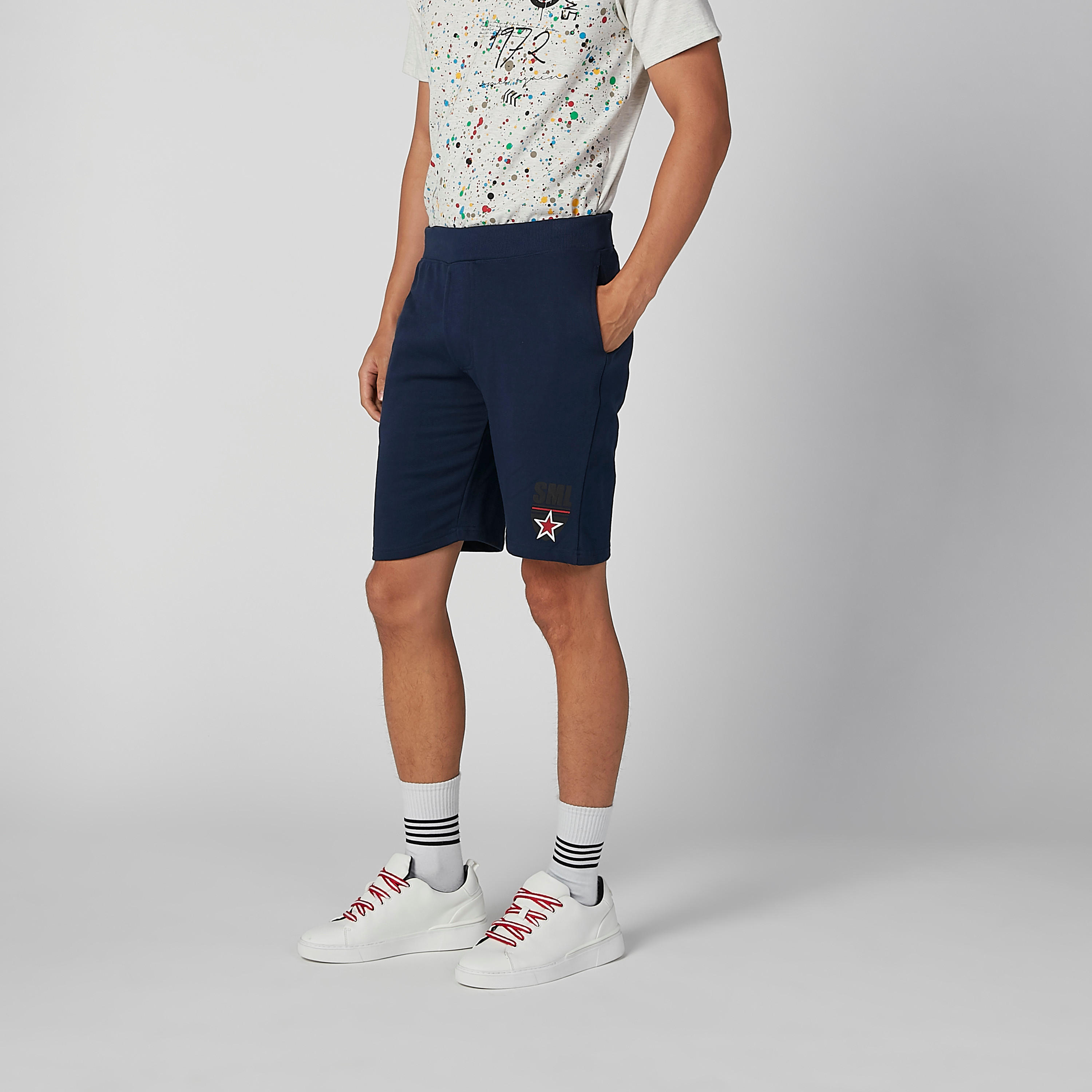 شورت بقصّة سليم وخصر متوسط الارتفاع وجيوب من سمايلي وورلد-men-clothing-bottoms-shorts-image-3