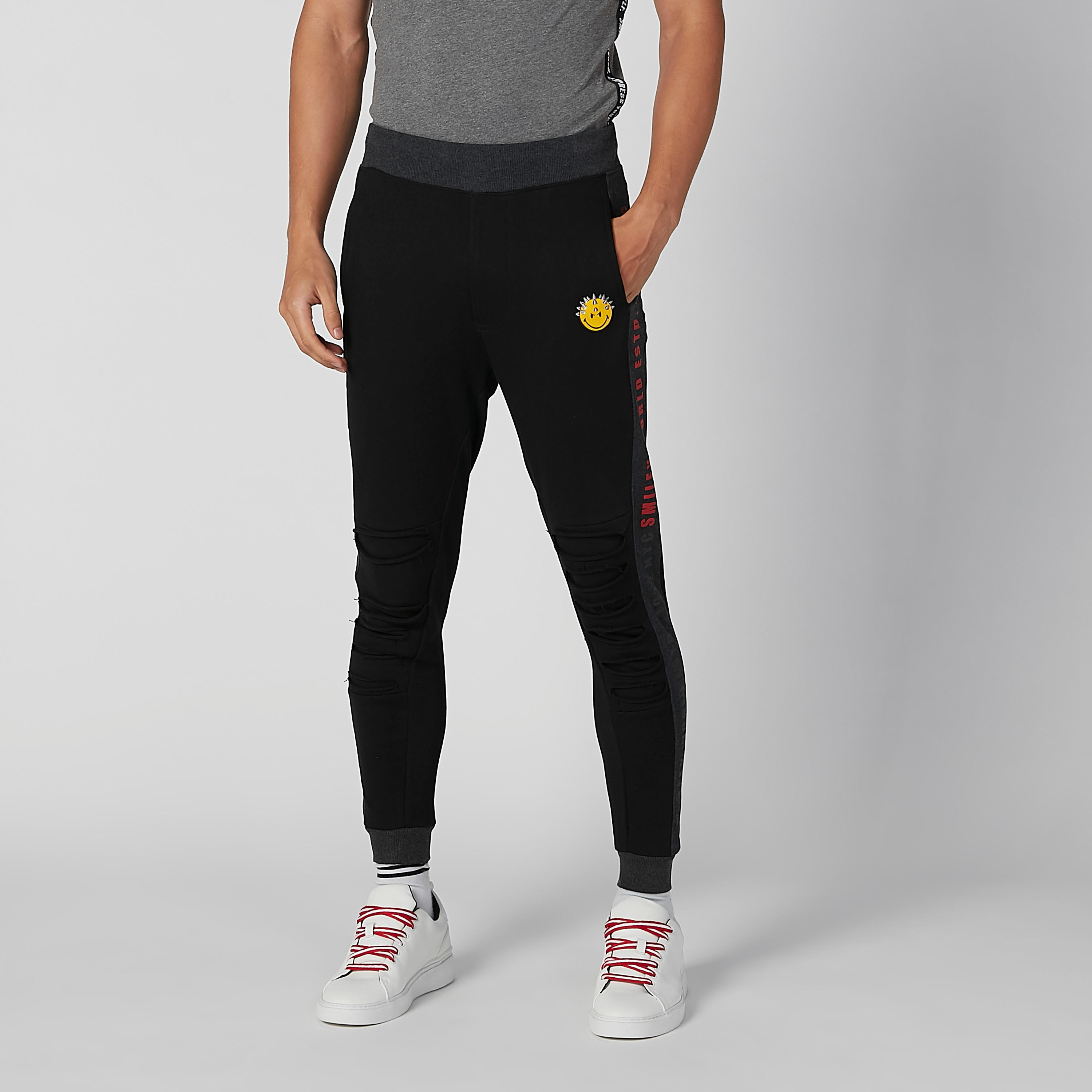 بنطال رياضي طويل بجيوب وطبعات سمايلي وورلد-men-clothing-bottoms-joggers-image-1