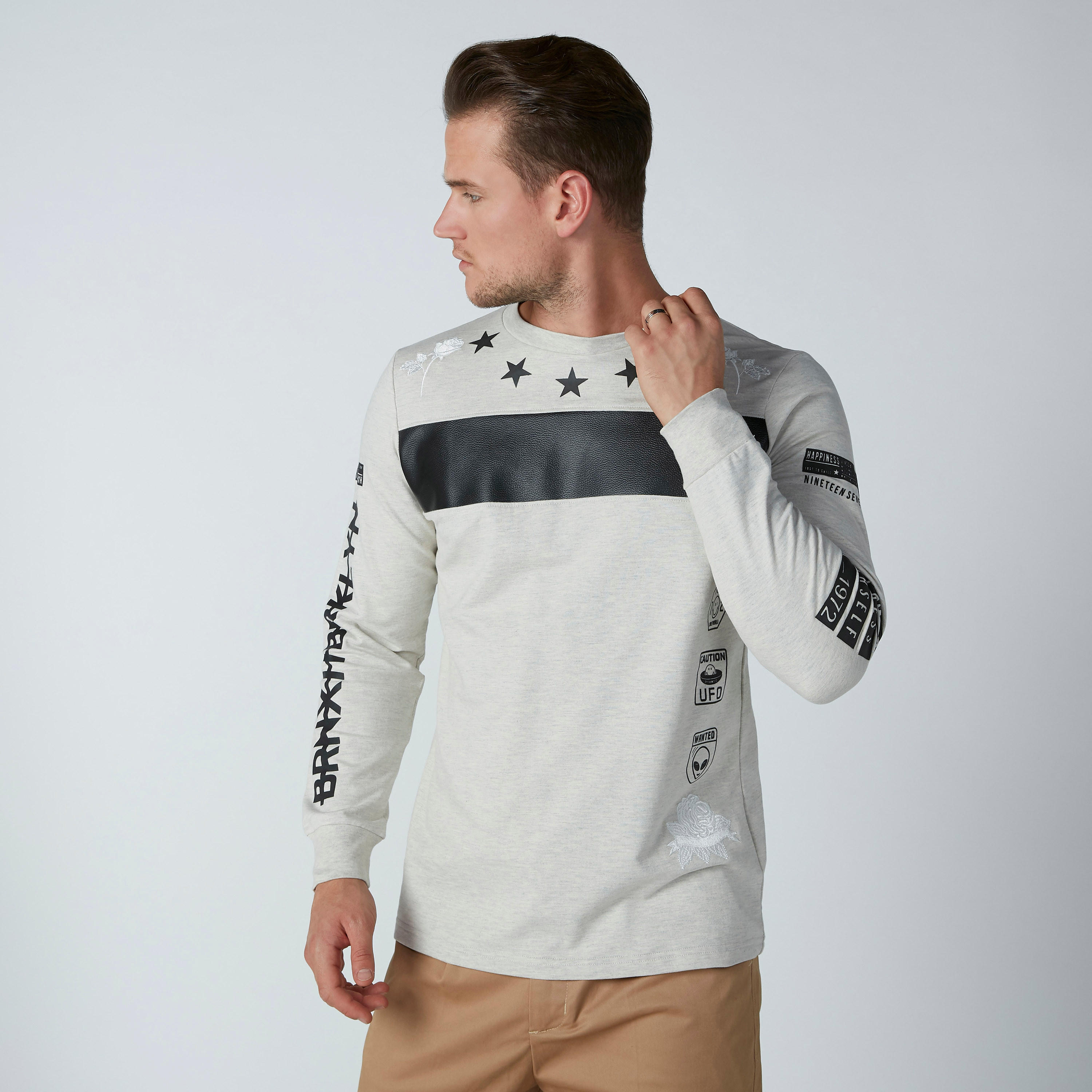 سويت شيرت بياقة مستديرة وأكمام طويلة وطبعات سمايلي وورلد-men-winterwear-hoodiesandsweatshirts-image-3
