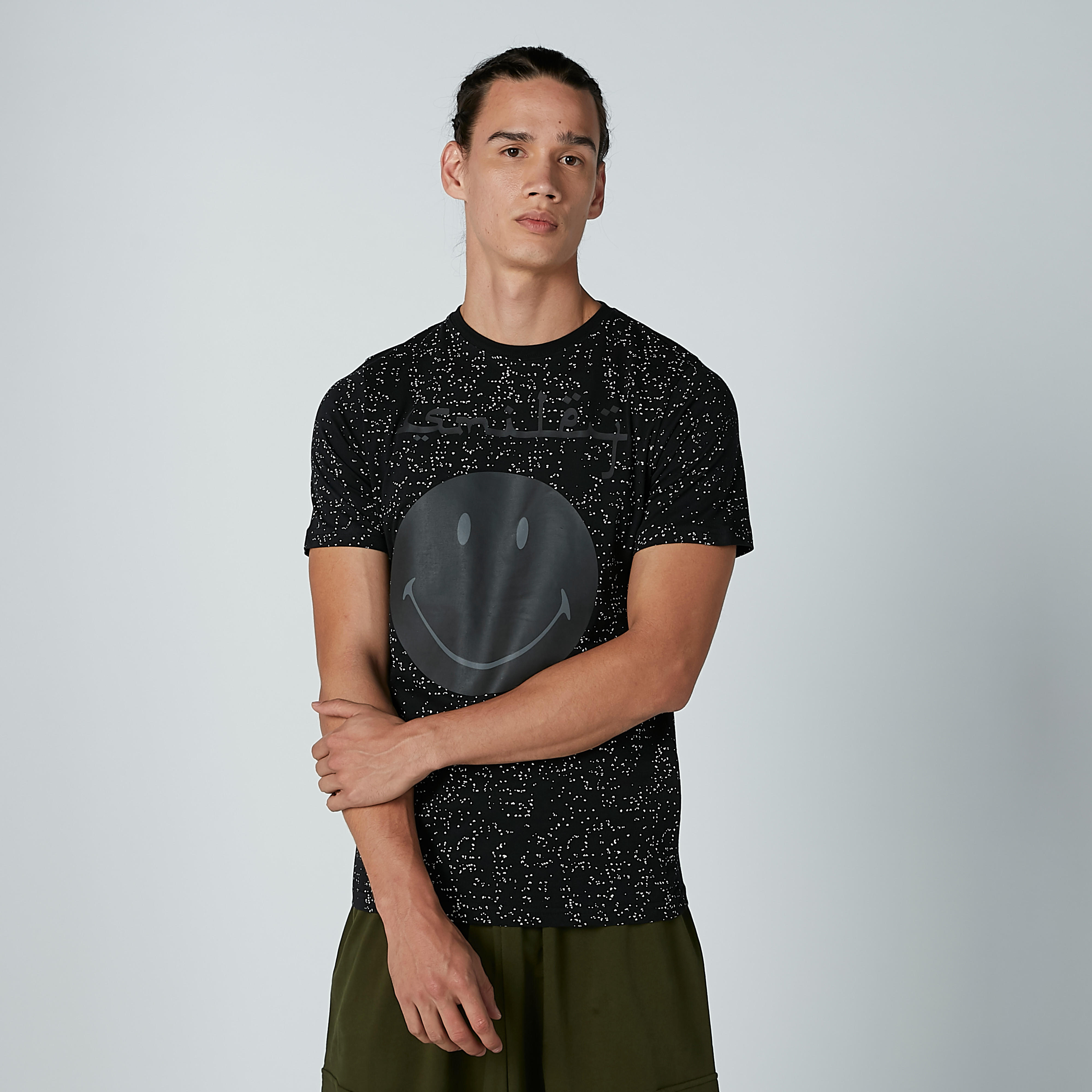 تيشيرت بأكمام قصيرة وياقة مستديرة وطبعات سمايلي وورلد-men-clothing-tshirtsandpolos-tshirts-image-1