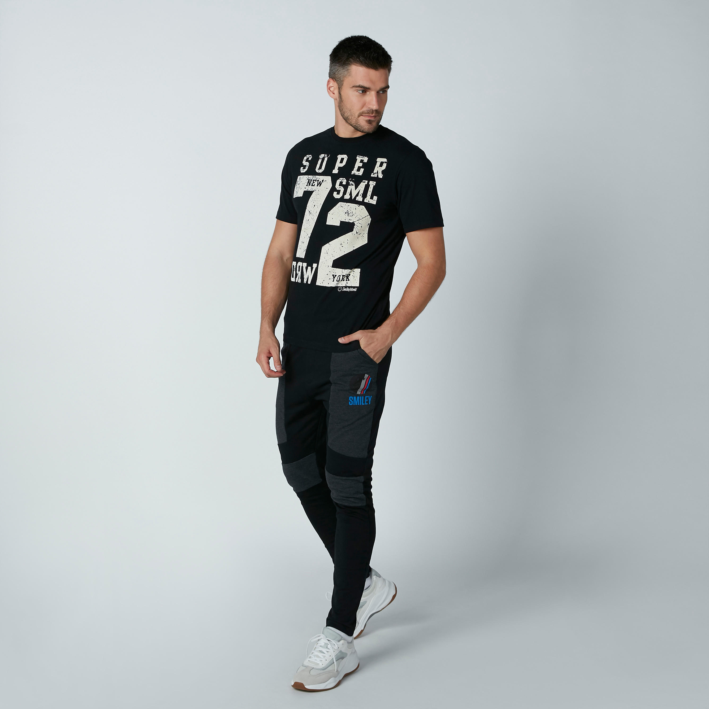 تيشيرت مستدام سليم بياقة ضيّقة وطبعات سمايلي وورلد -men-clothing-tshirtsandpolos-tshirts-image-3