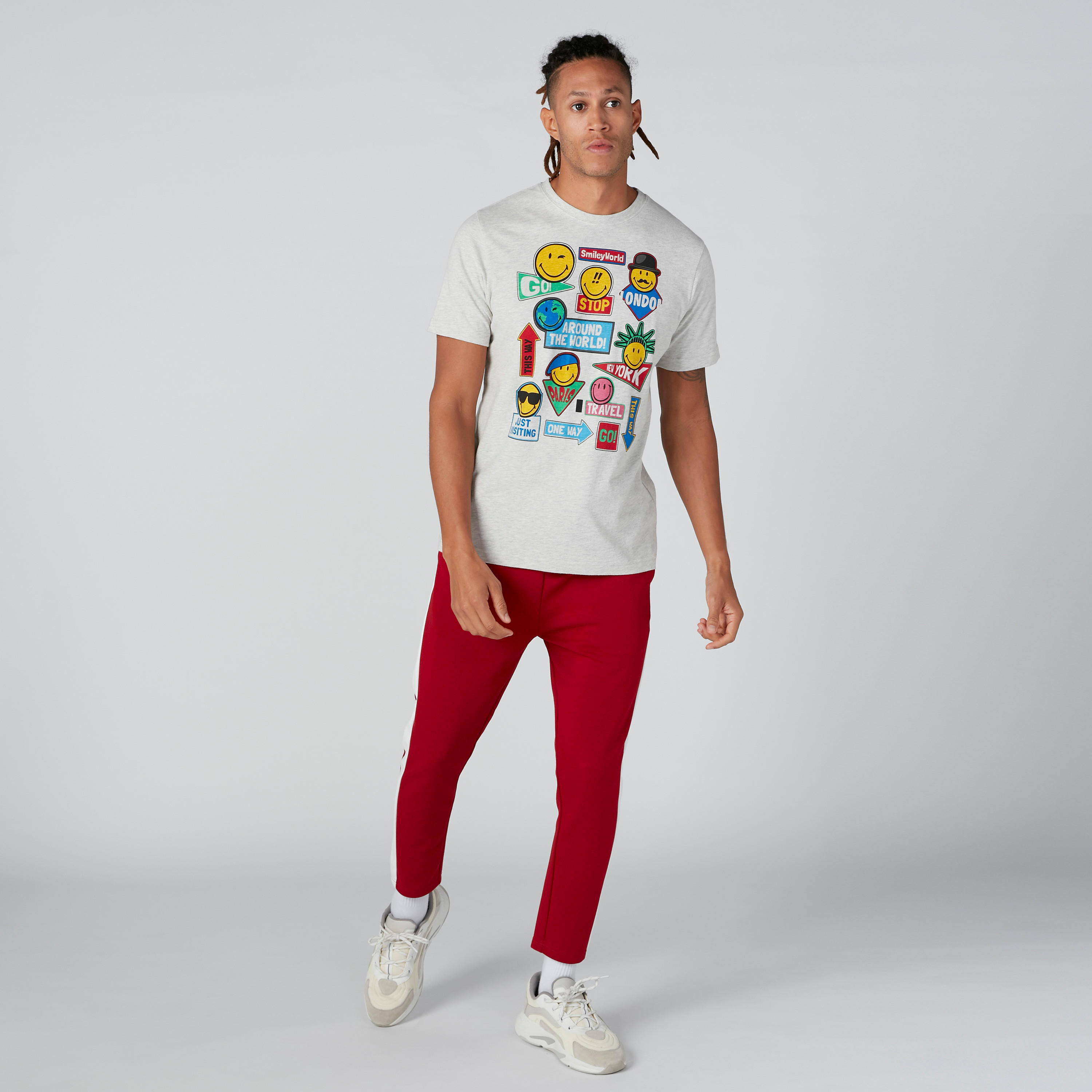تيشيرت مستدام بأكمام قصيرة وطبعات سمايلي وورلد-men-clothing-tshirtsandpolos-tshirts-image-3
