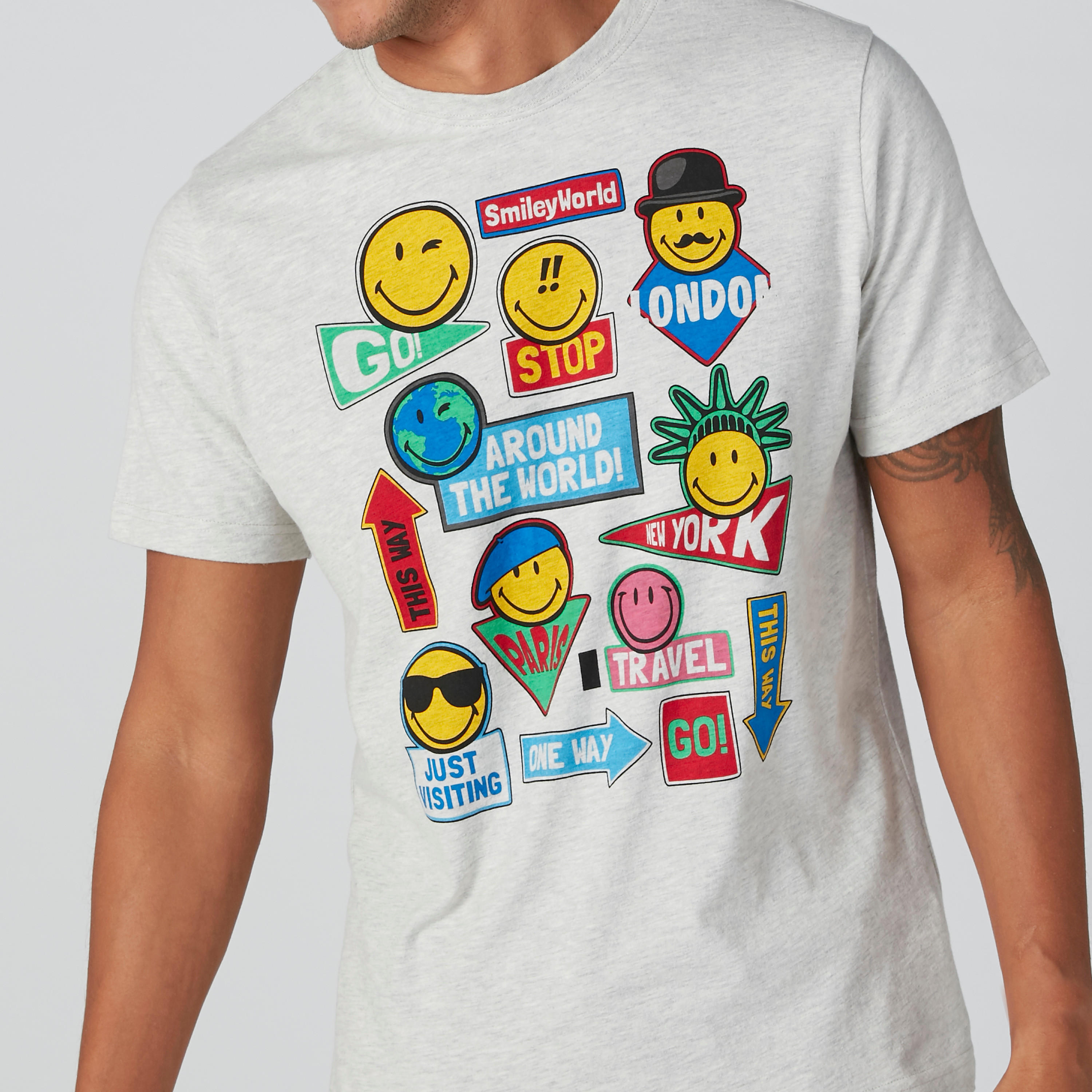 تيشيرت مستدام بأكمام قصيرة وطبعات سمايلي وورلد-men-clothing-tshirtsandpolos-tshirts-image-2