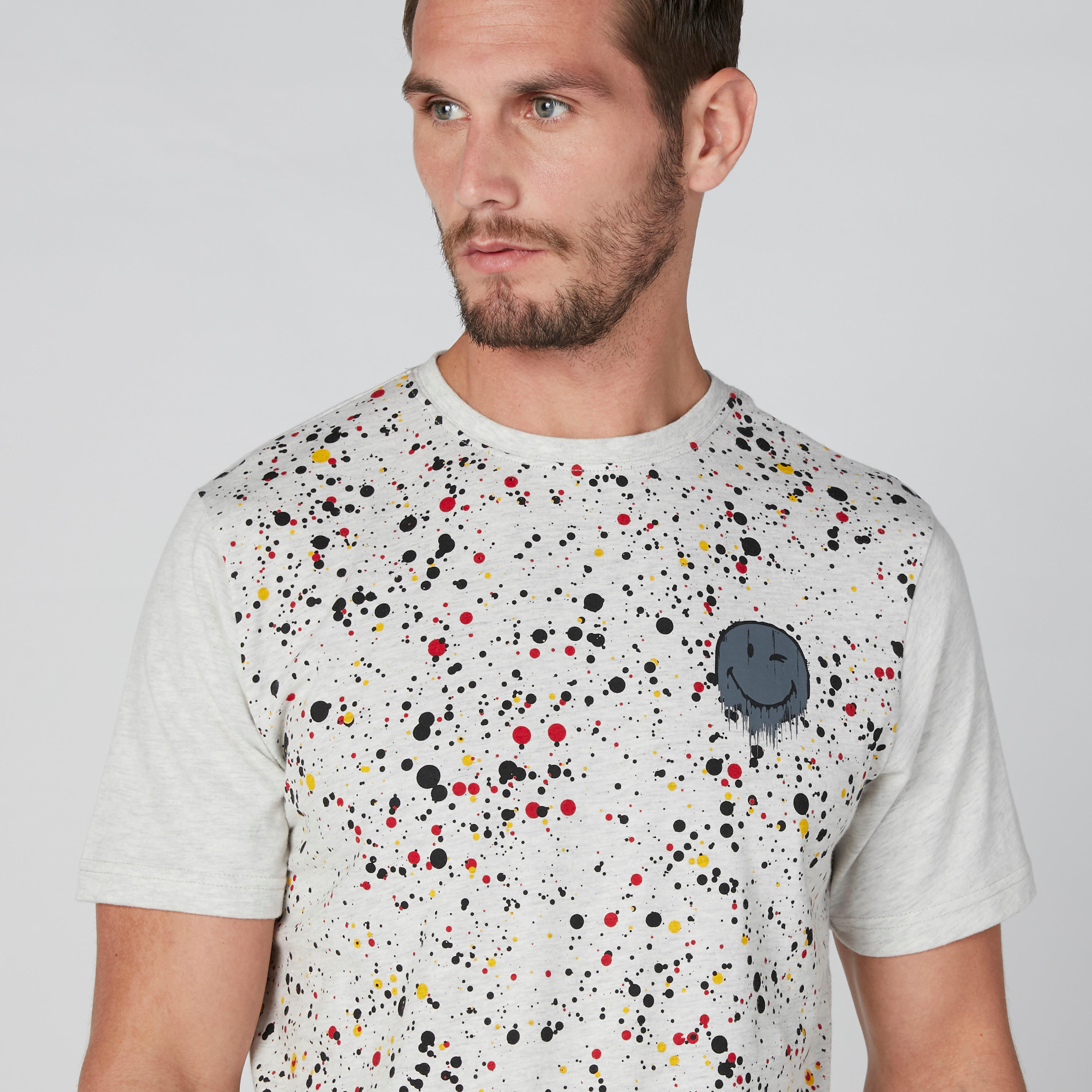 تيشيرت مستدام بياقة ضيّقة وطبعات سمايلي وورلد-men-clothing-tshirtsandpolos-tshirts-image-4