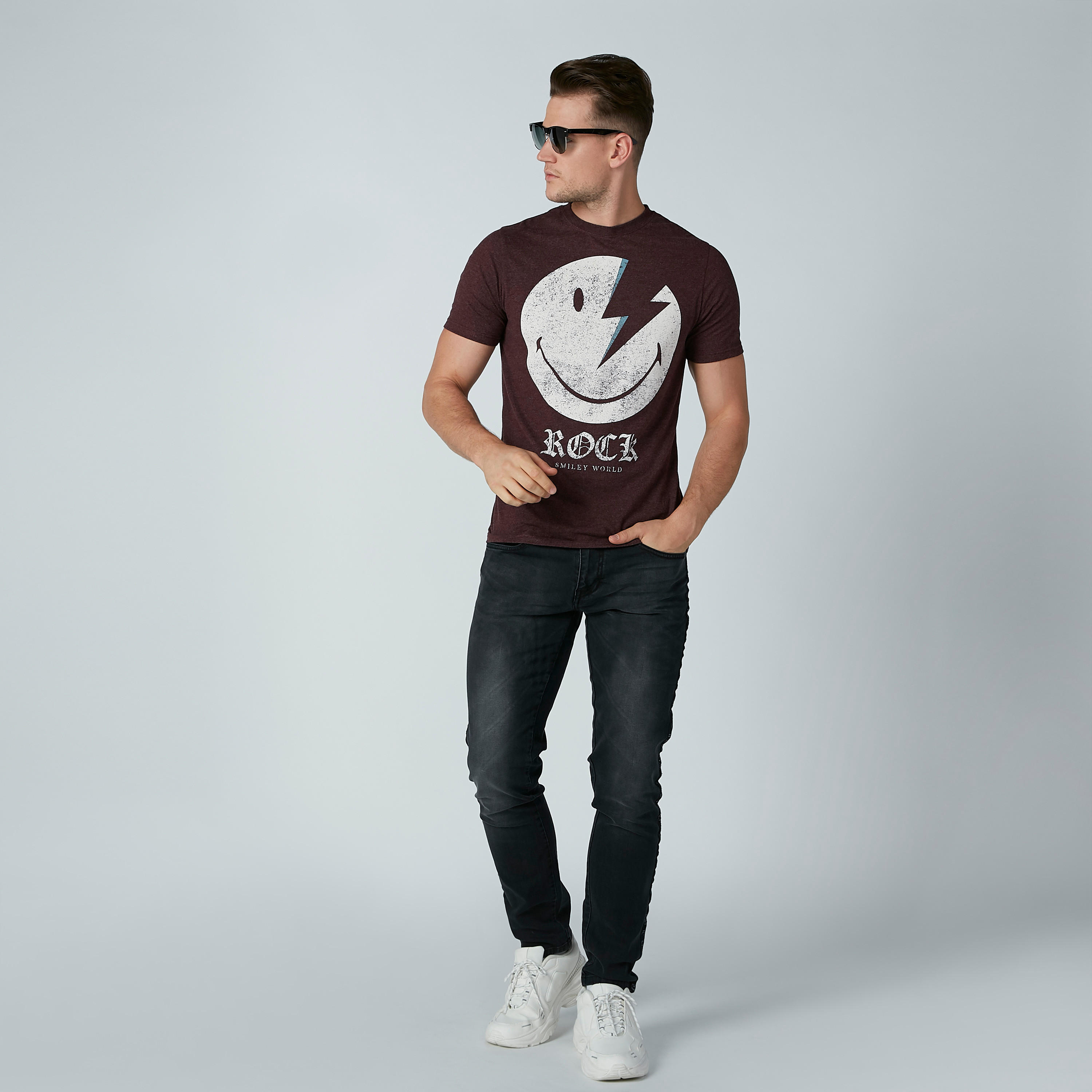 تيشيرت مستدام بطبعات سمايلي وورلد -men-clothing-tshirtsandpolos-tshirts-image-1